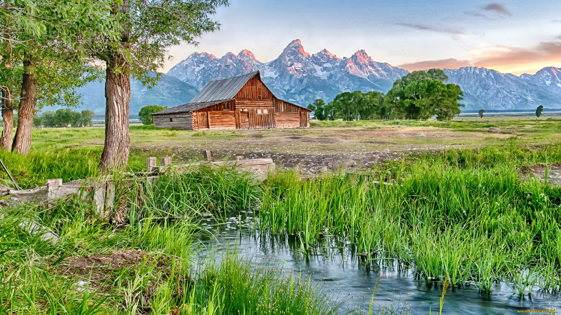 природа, пейзажи, равнина, горы, панорама, сарай, ручей, трава, деревья