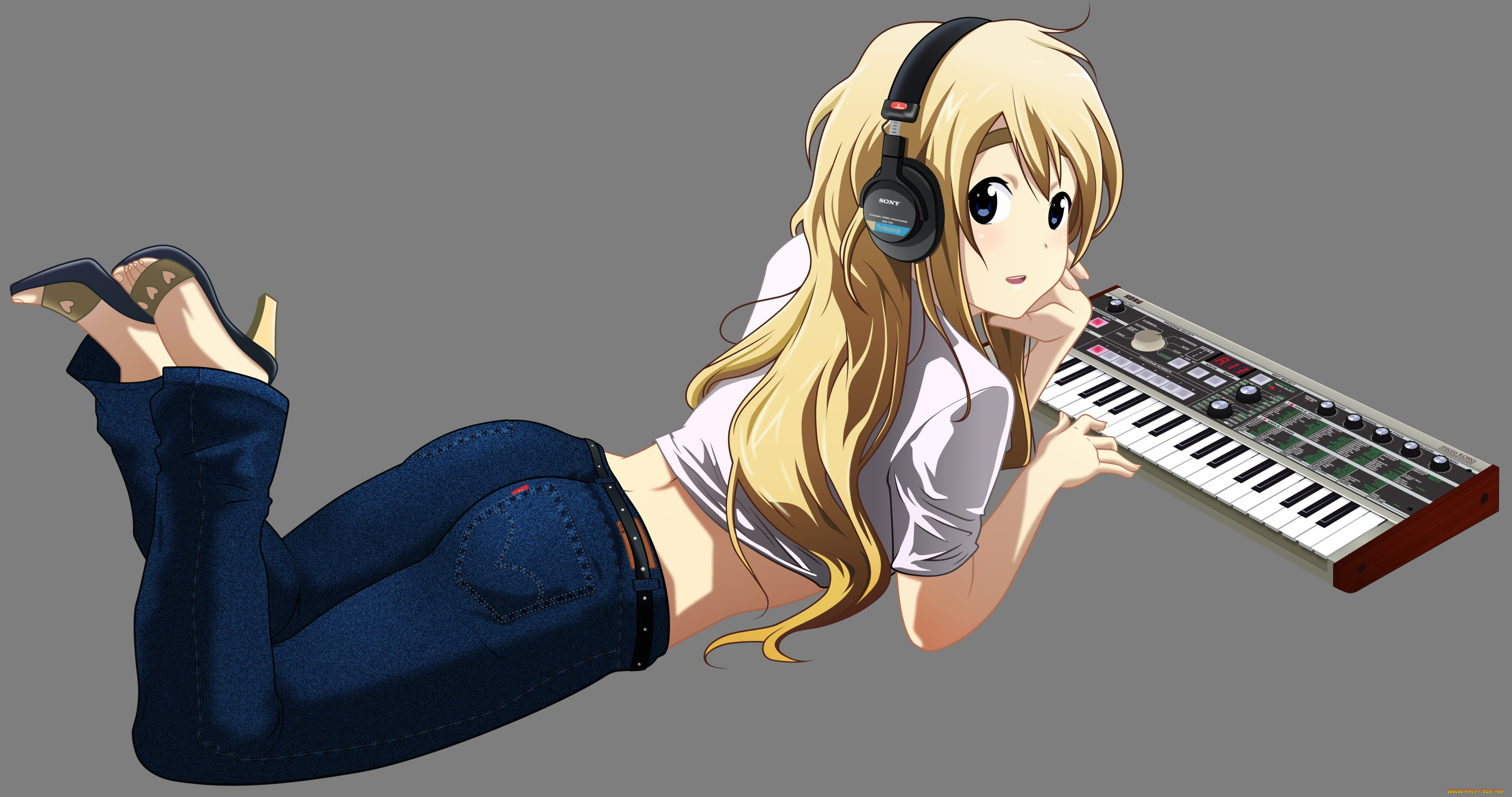 аниме, k-on, kotobuki, tsumugi, vector, арт, наушники, взгляд, джинсы, девушка, клавиши, инструмент, блондинка, серый, фон