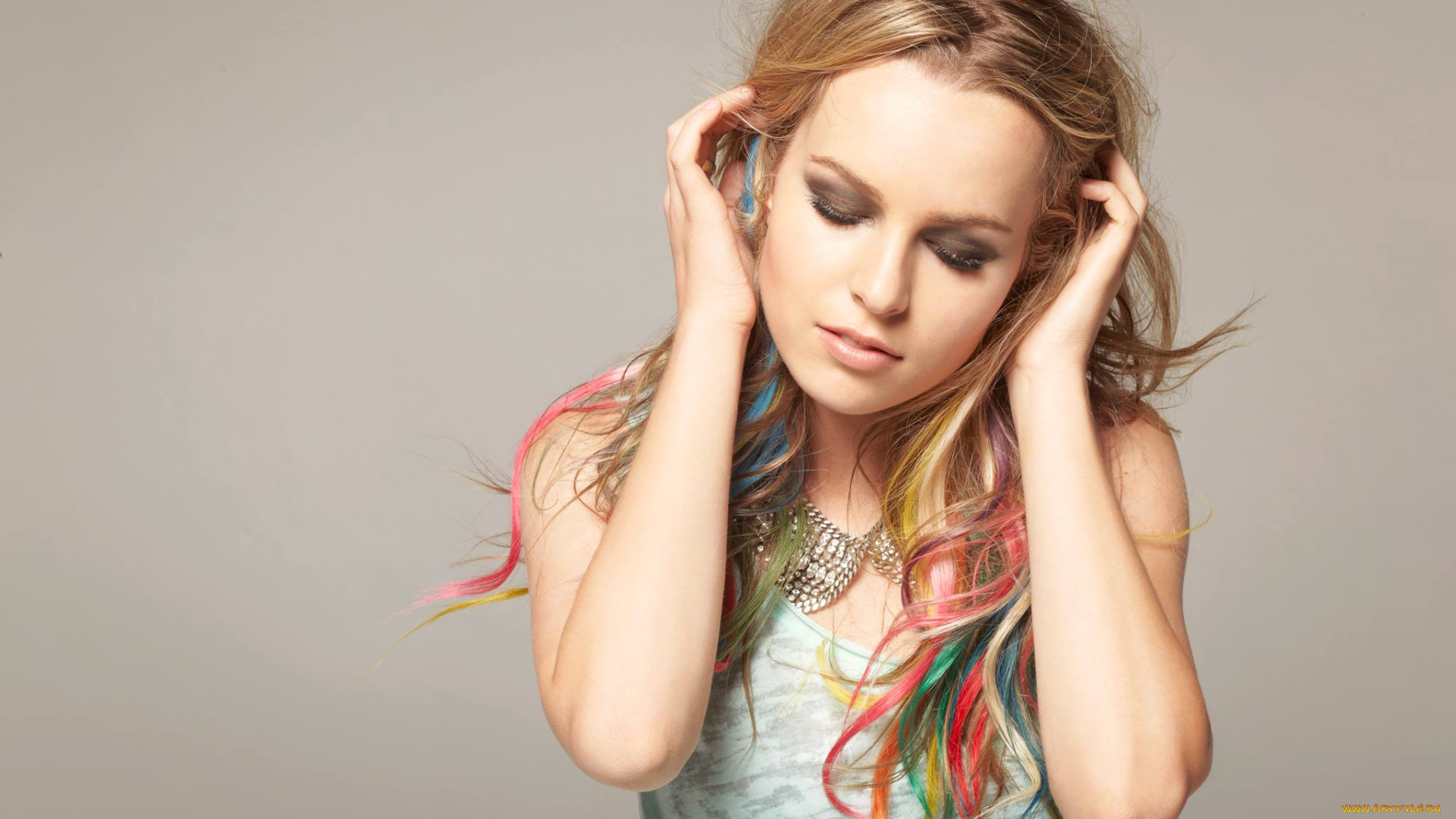 девушки, bridgit, claire, mendler, блондинка, пряди, ожерелье, майка, бриджит, клэр, мендлер