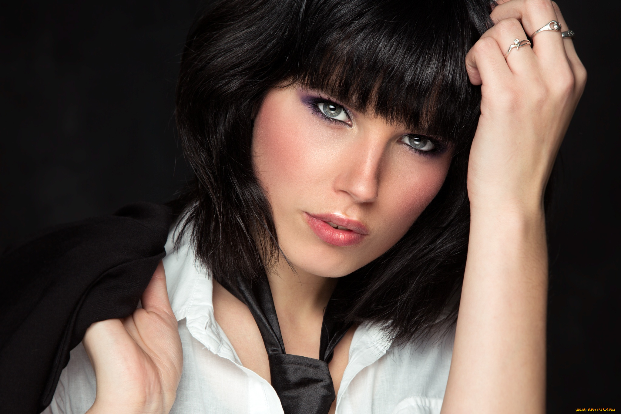 девушки, -unsort, , лица, , портреты, девушка, john, bouma, портрет, брюнетка, галстук, кольца, украшения, макияж, взгляд