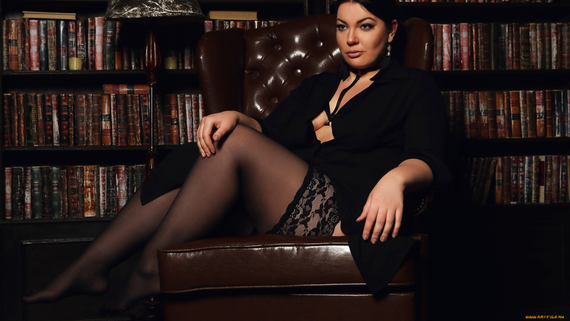 девушки, -unsort, , брюнетки, темноволосые, кресло, чулки, халат, брюнетка, книги