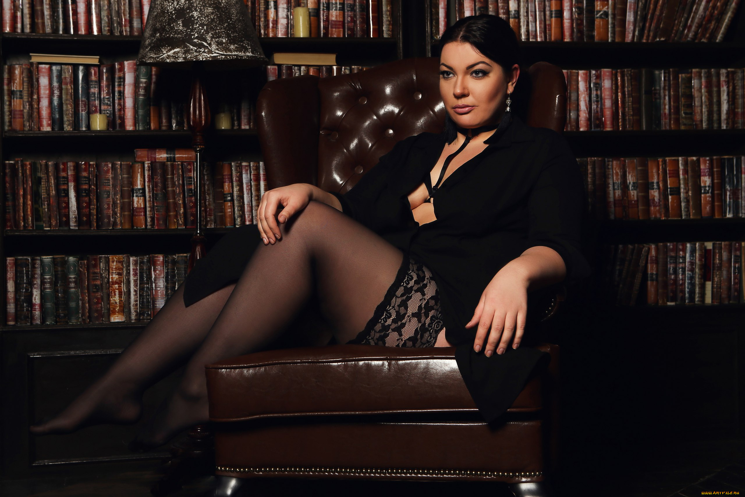 девушки, -unsort, , брюнетки, темноволосые, кресло, чулки, халат, брюнетка, книги