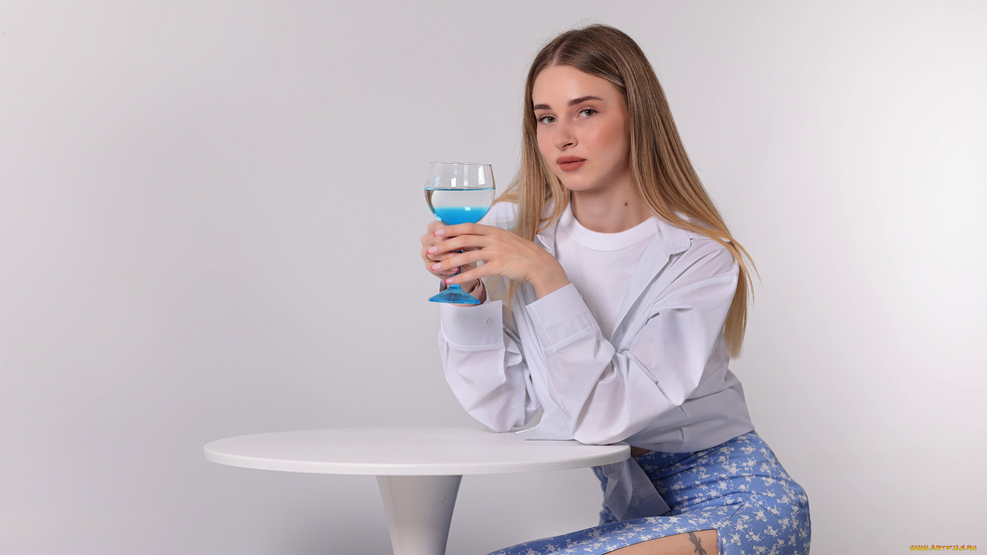 dannie, lynn, девушки, -, брюнетки, , шатенки, девушка, женщина, шатенка, темноволосая, сексуальная, модель, звезда, позирует, разная, обувь, верхняя, стильная, одежда, нижнее, эротическое, бельё, трусы, лифчик, колготки, чулки, аксессуары, макияж, и, множество, элементов, на, фотографии