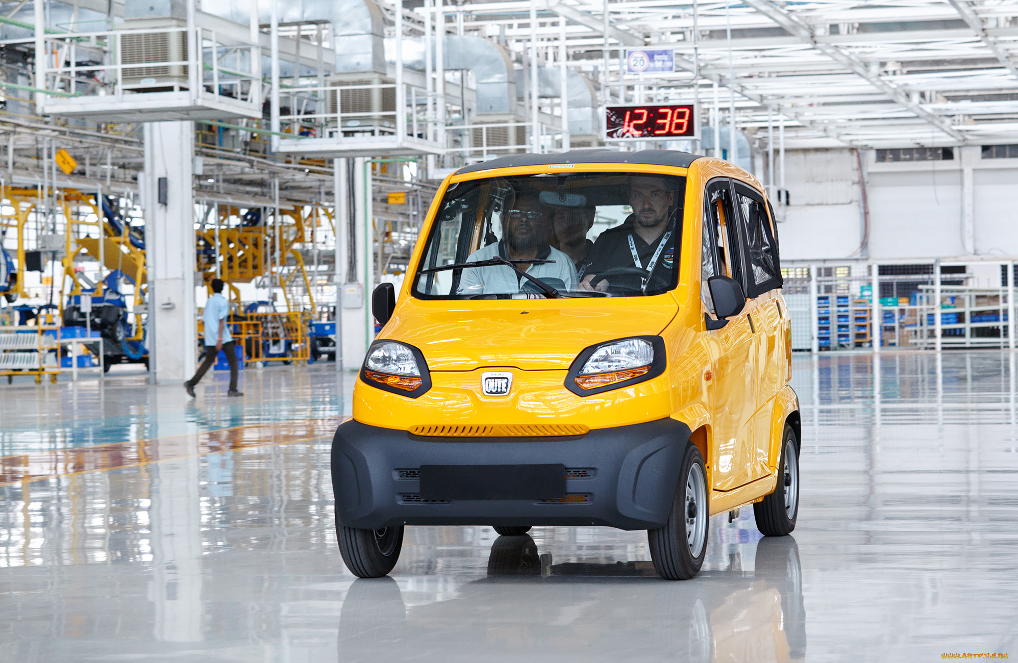 bajaj, qute, qcar, re60, 2017, автомобили, выставки, и, уличные, фото, bajaj, qute, жёлтый, 2017, re60, qcar