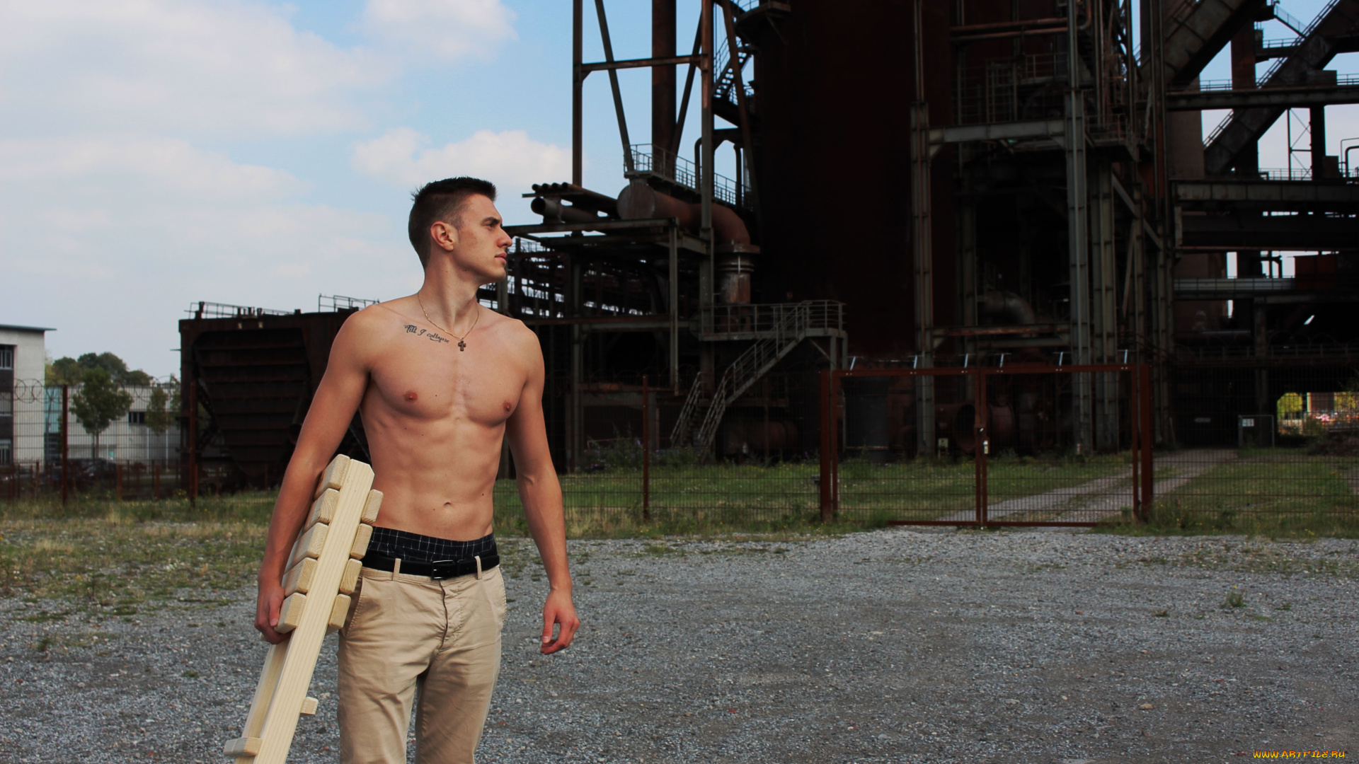 мужчины, -unsort, без, рубашки, рельефная, фигура, мышцы, татуировки, на, природе