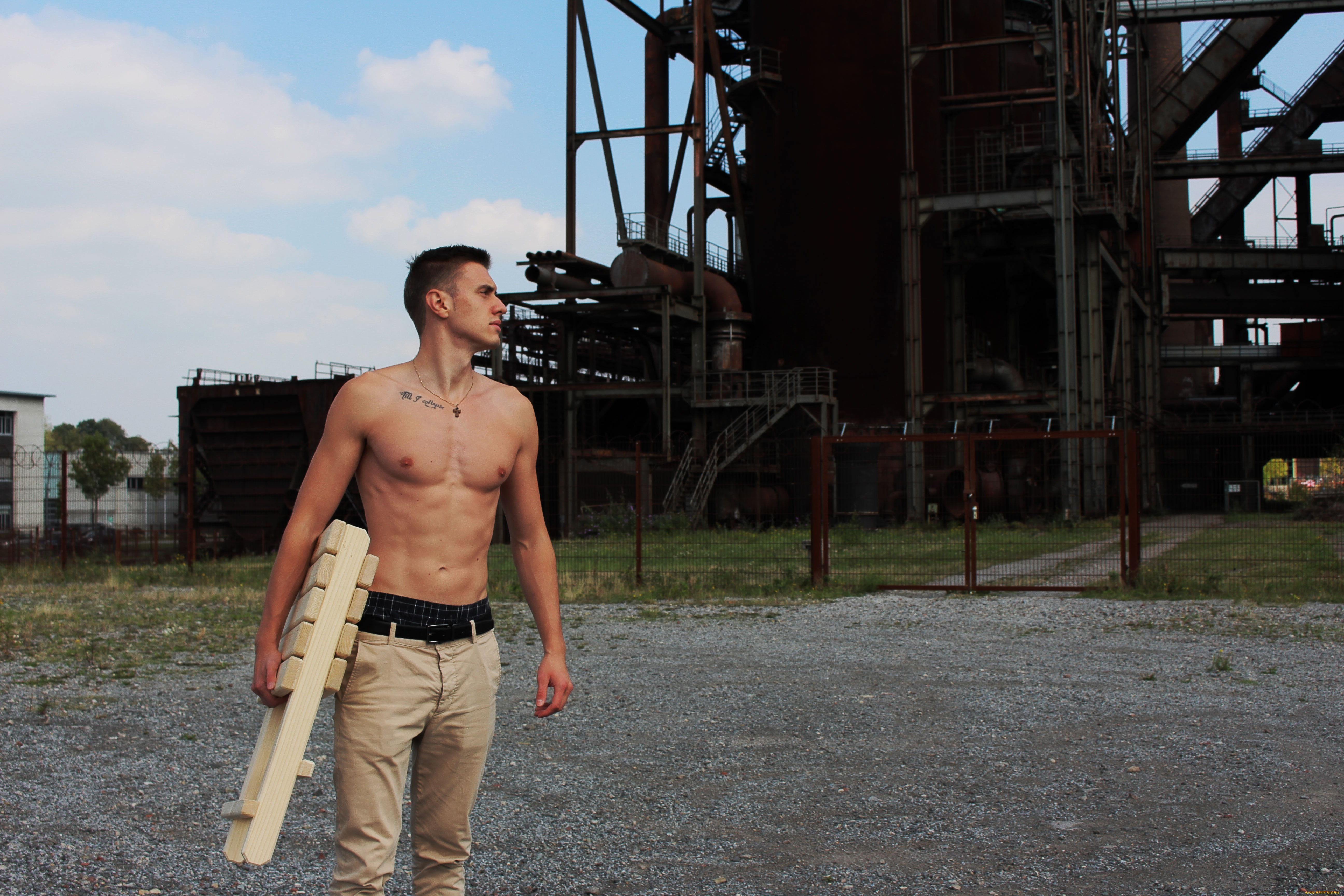 мужчины, -unsort, без, рубашки, рельефная, фигура, мышцы, татуировки, на, природе