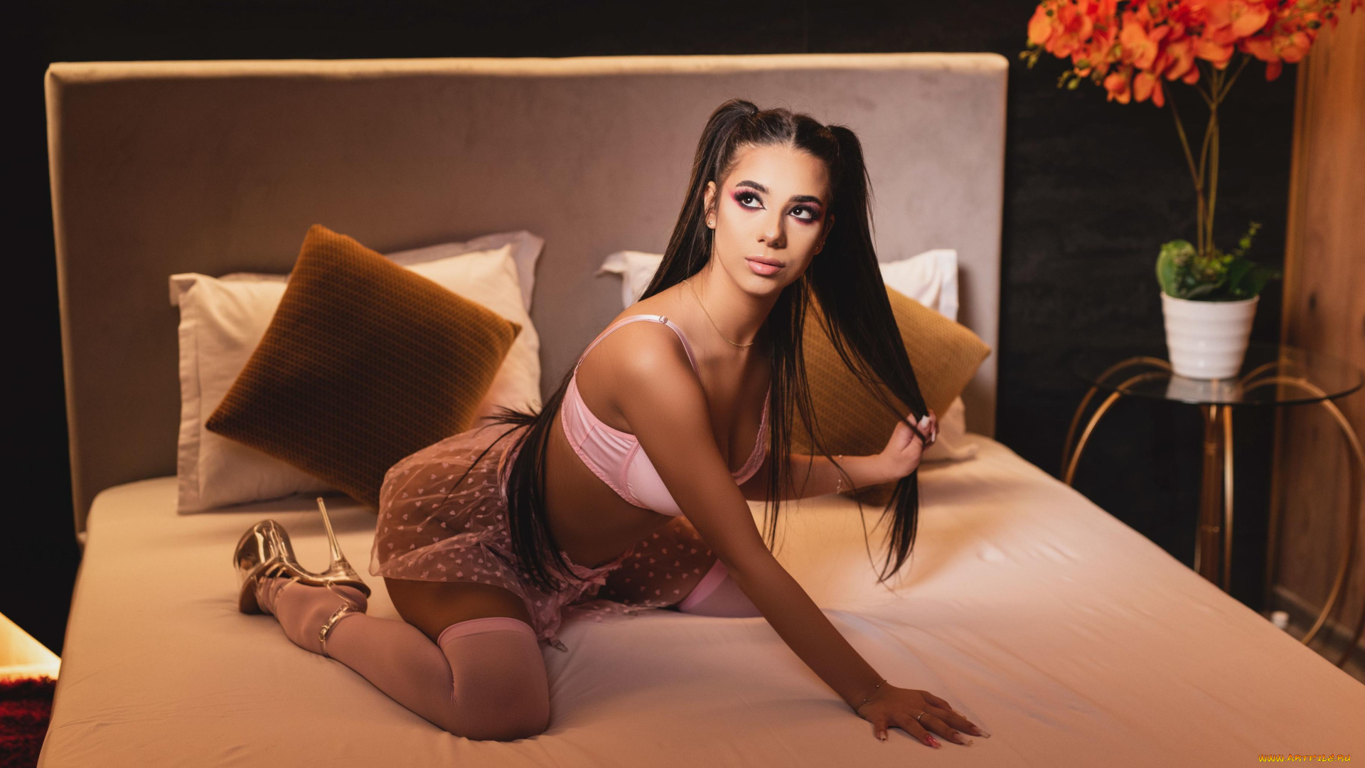 красивая, девушка, девушки, -, брюнетки, , шатенки, девушка, женщина, брюнетка, темноволосая, сексуальная, модель, звезда, позирует, разная, обувь, верхняя, стильная, одежда, нижнее, эротическое, бельё, трусы, лифчик, колготки, чулки, аксессуары, макияж, и, множество, элементов, на, фотографии