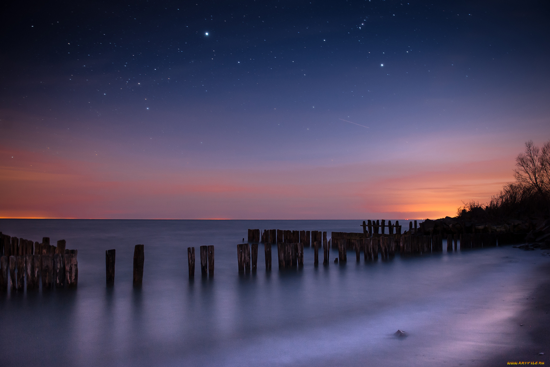 природа, побережье, закат, океан, сваи