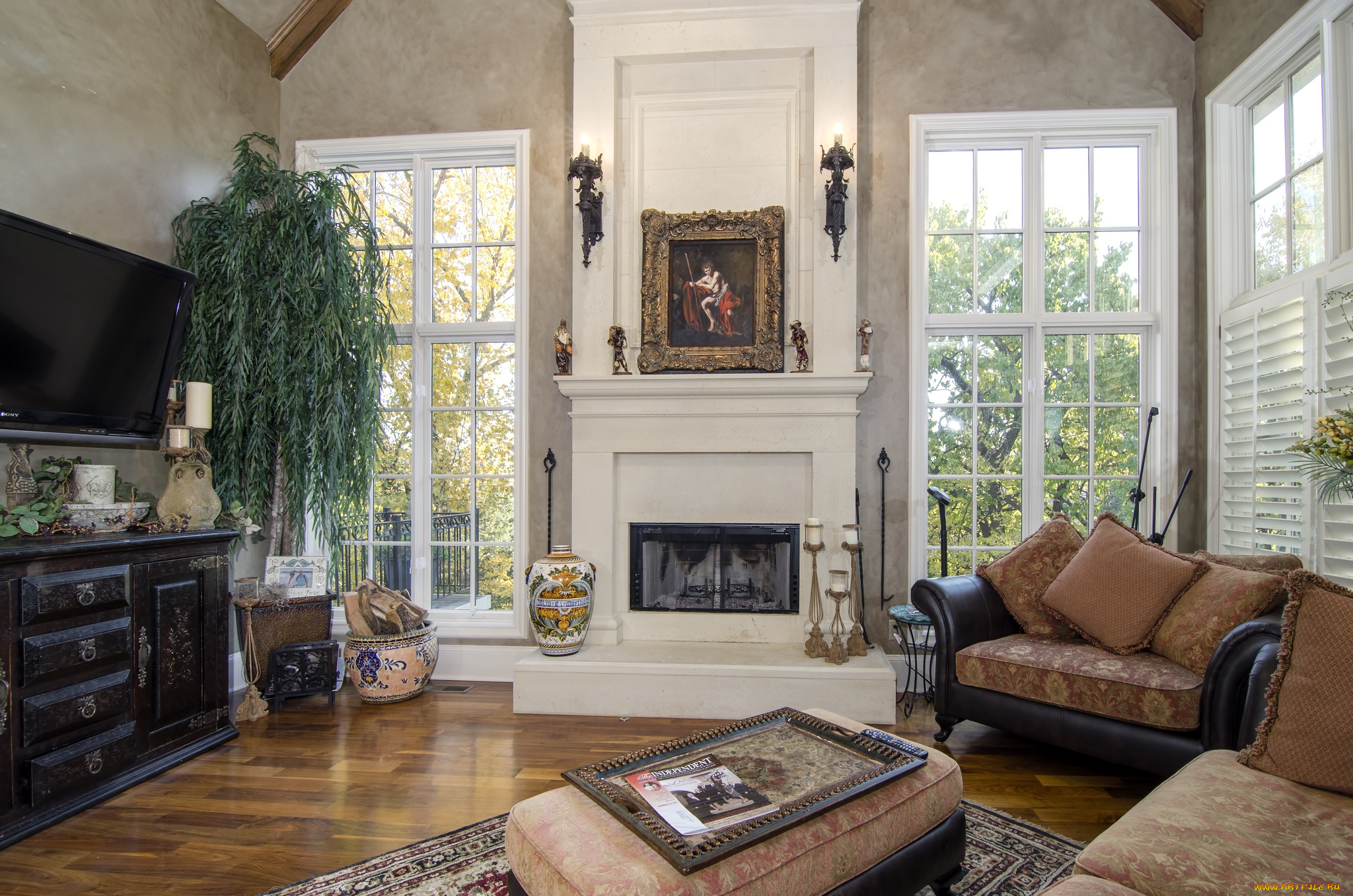 интерьер, гостиная, вазон, камин, диван