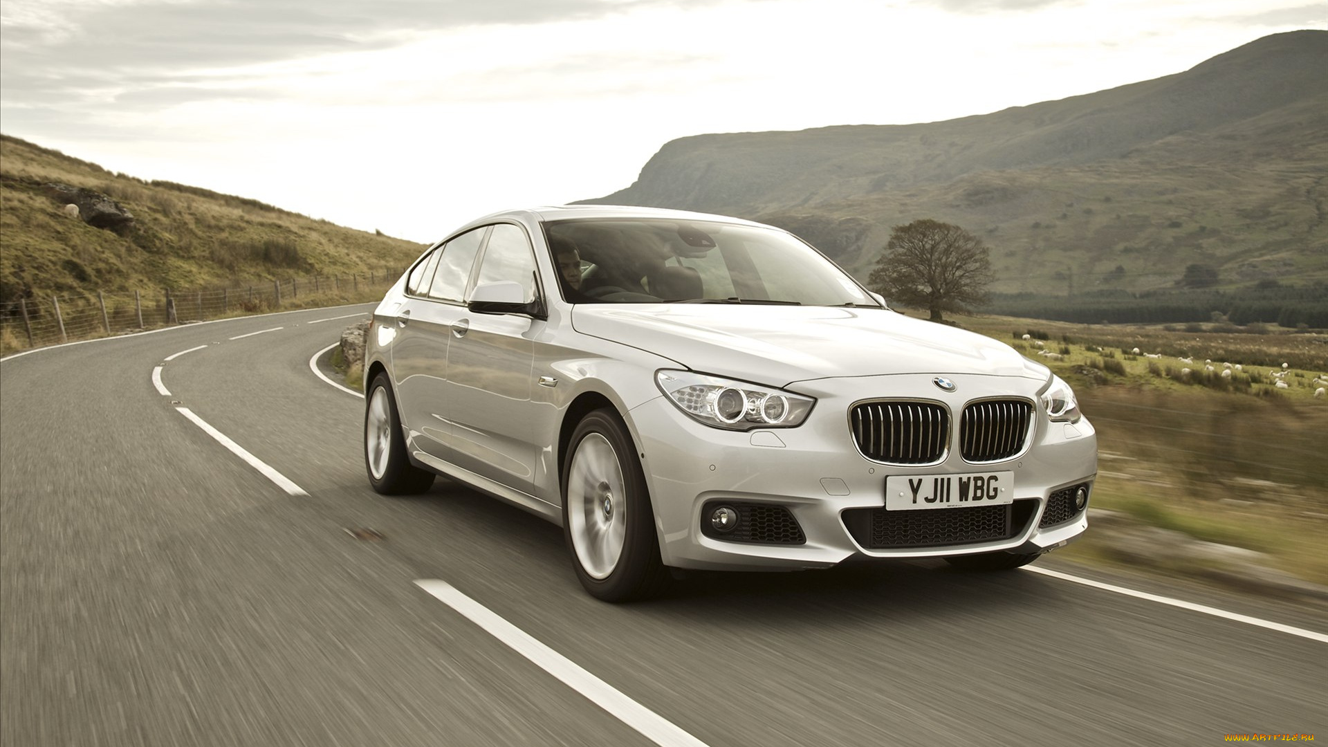 автомобили, bmw, бмв, шоссе, дорога, светлый, горы, поворот, трасса