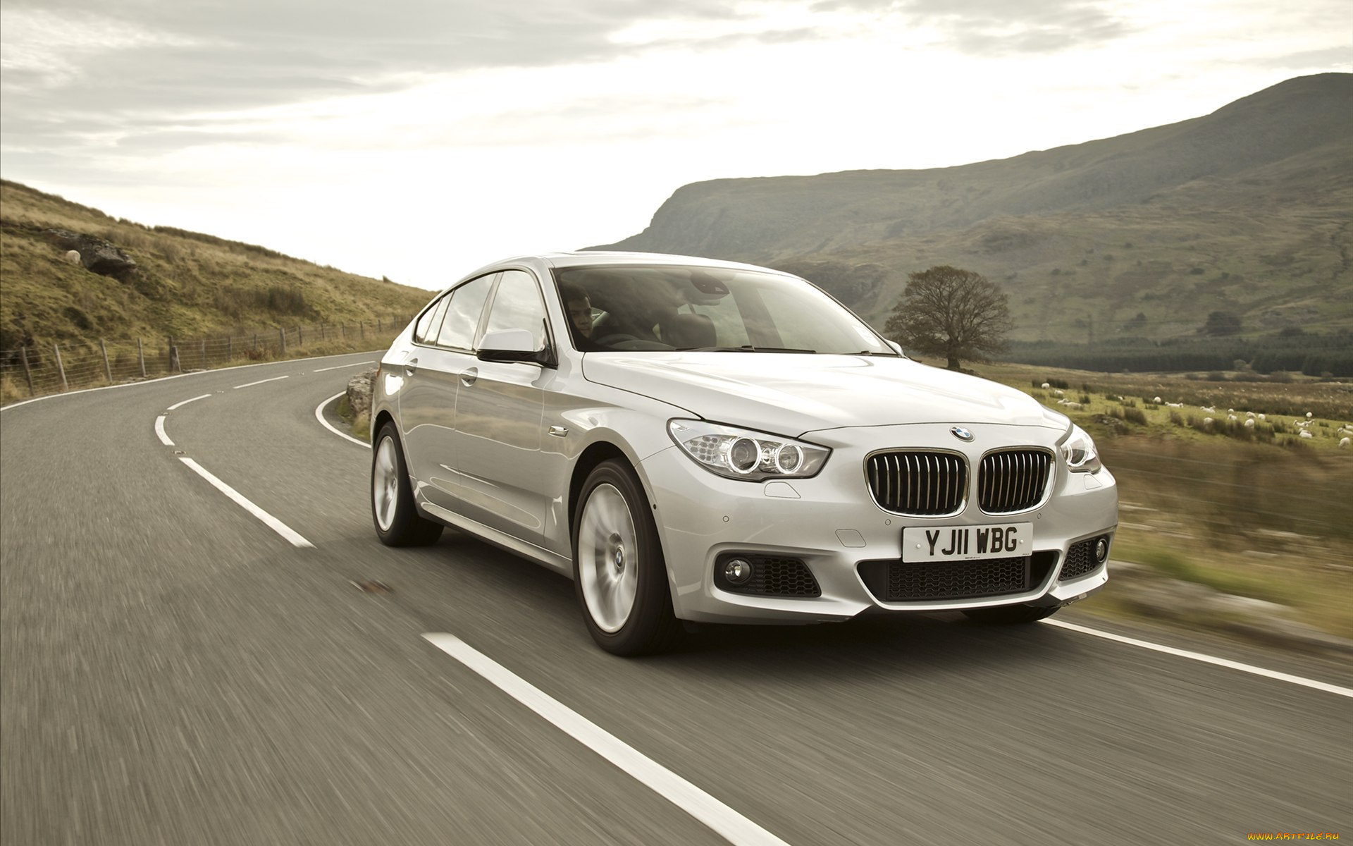 автомобили, bmw, бмв, шоссе, дорога, светлый, горы, поворот, трасса