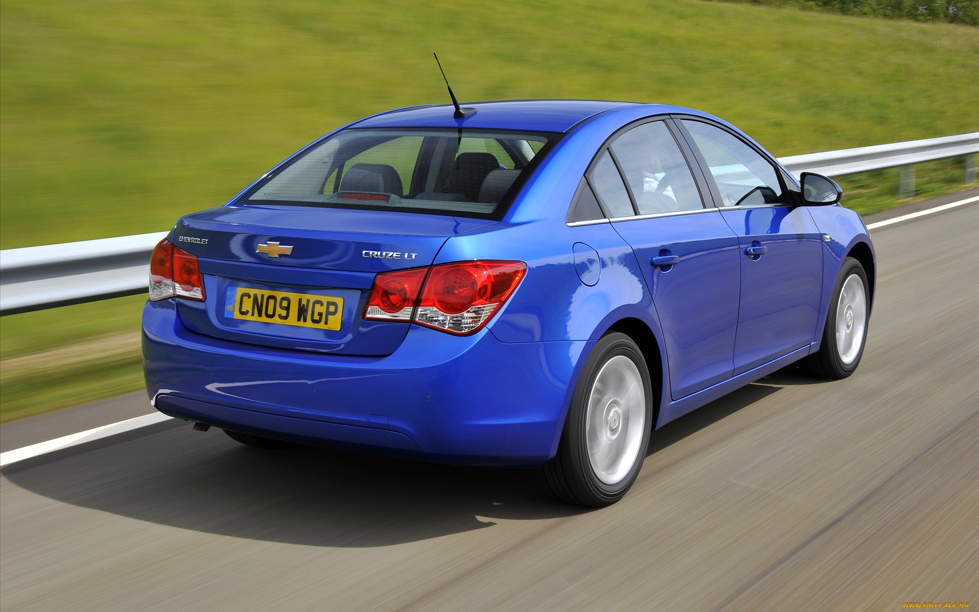 автомобили, chevrolet, шоссе, дорога, шевроле, скорость, cruze, синий, ограда, трасса