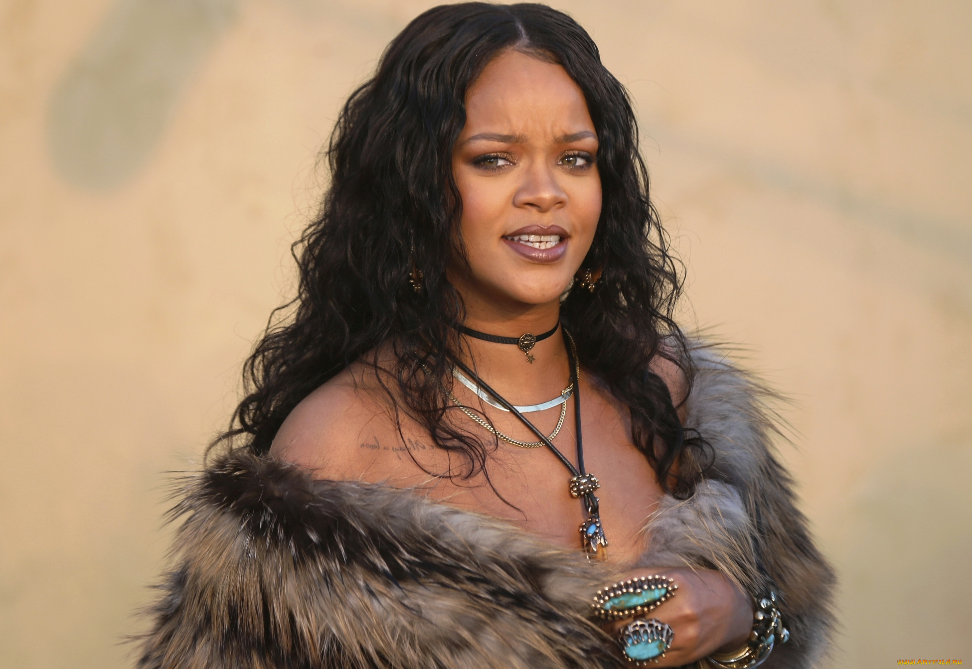 музыка, rihanna, певица, шуба, украшения, рианна