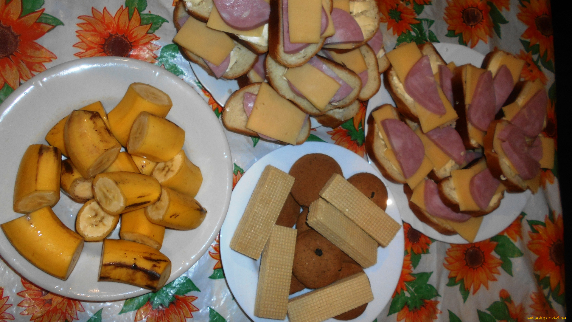 еда, бутерброды, , гамбургеры, , канапе, колбаса, хлеб, сыр, бананы, печенье, вафли