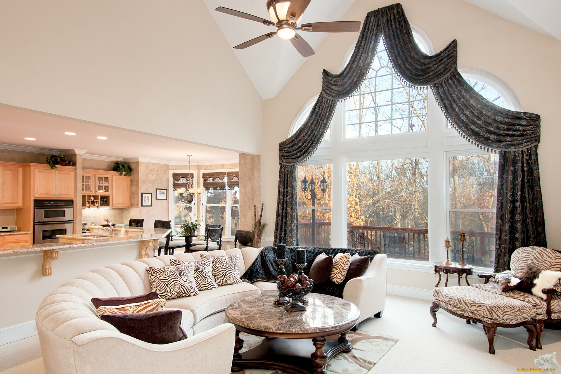 интерьер, гостиная, шторы, окно, диван, стол