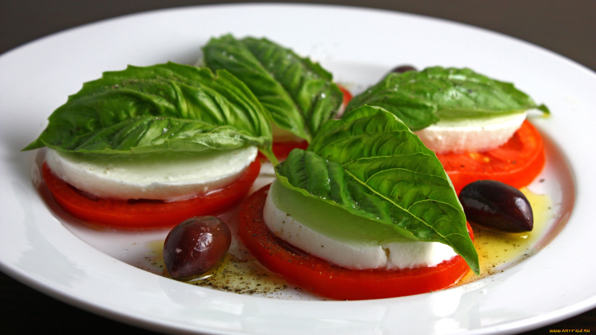 еда, салаты, , закуски, соус, сыр, зелень, помидоры