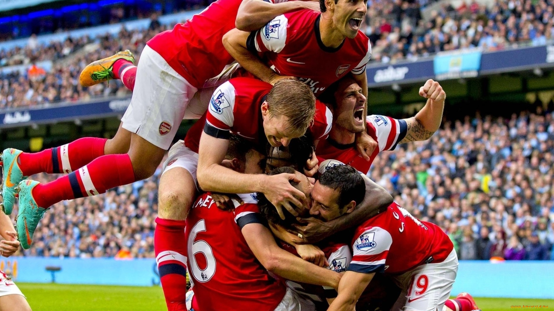 спорт, футбол, футболисты, радость, стадион, зрители