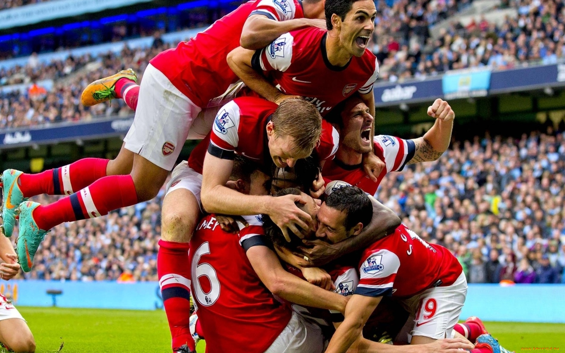 спорт, футбол, футболисты, радость, стадион, зрители