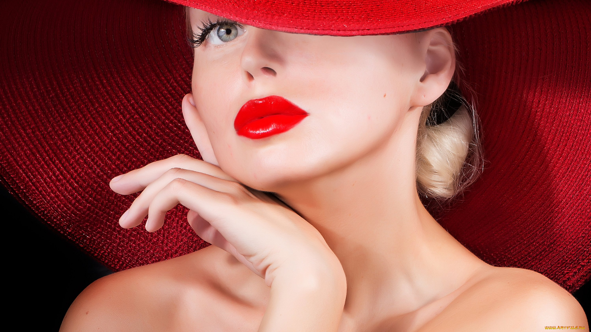 девушки, -unsort, , лица, , портреты, девушка, модель, помада, макияж, взгляд, лицо, красная, шляпа, плечи, шея, рука