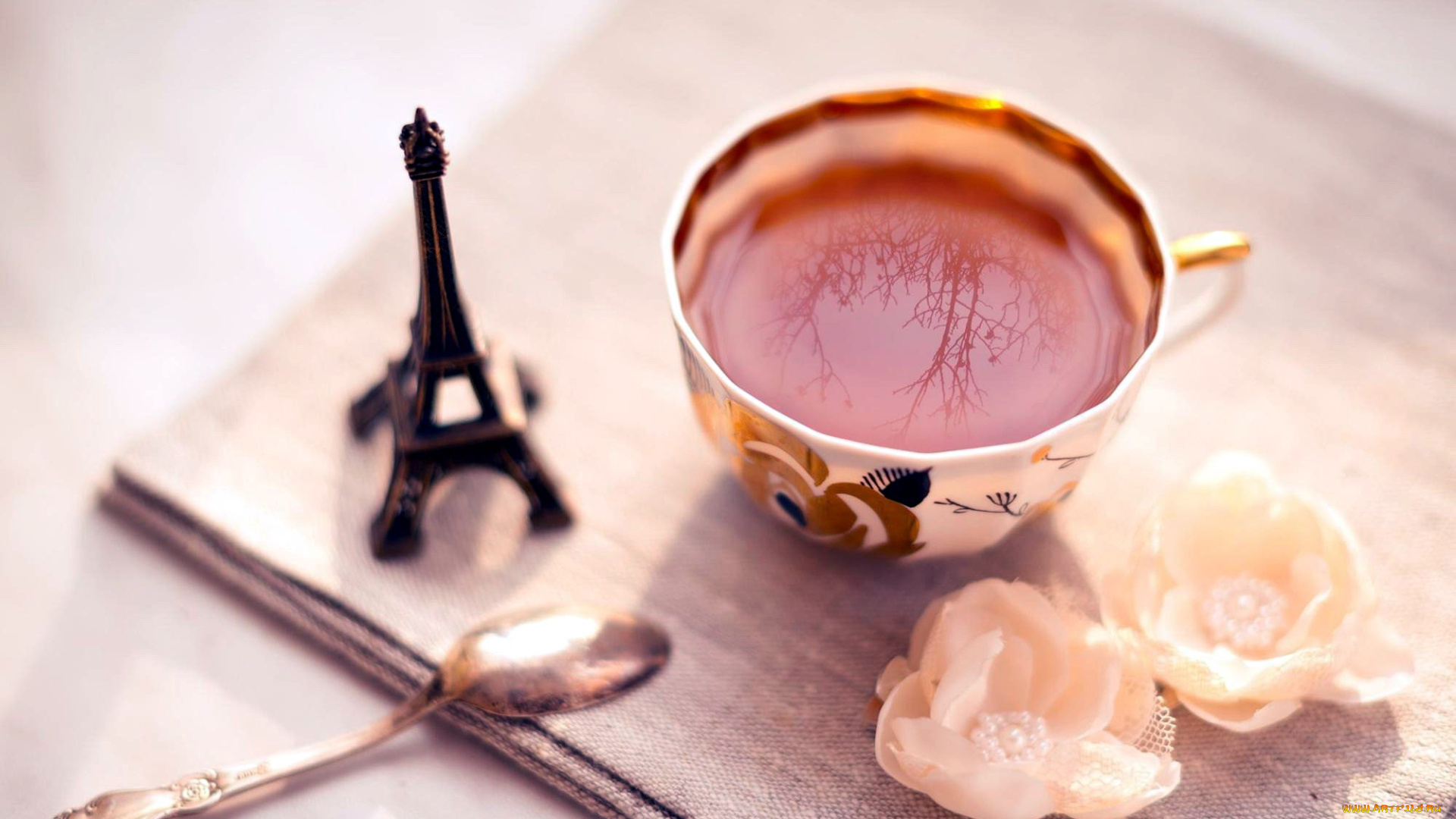 еда, напитки, , Чай, салфетка, ложка, чашка, чай, отражение, эйфелева, башня