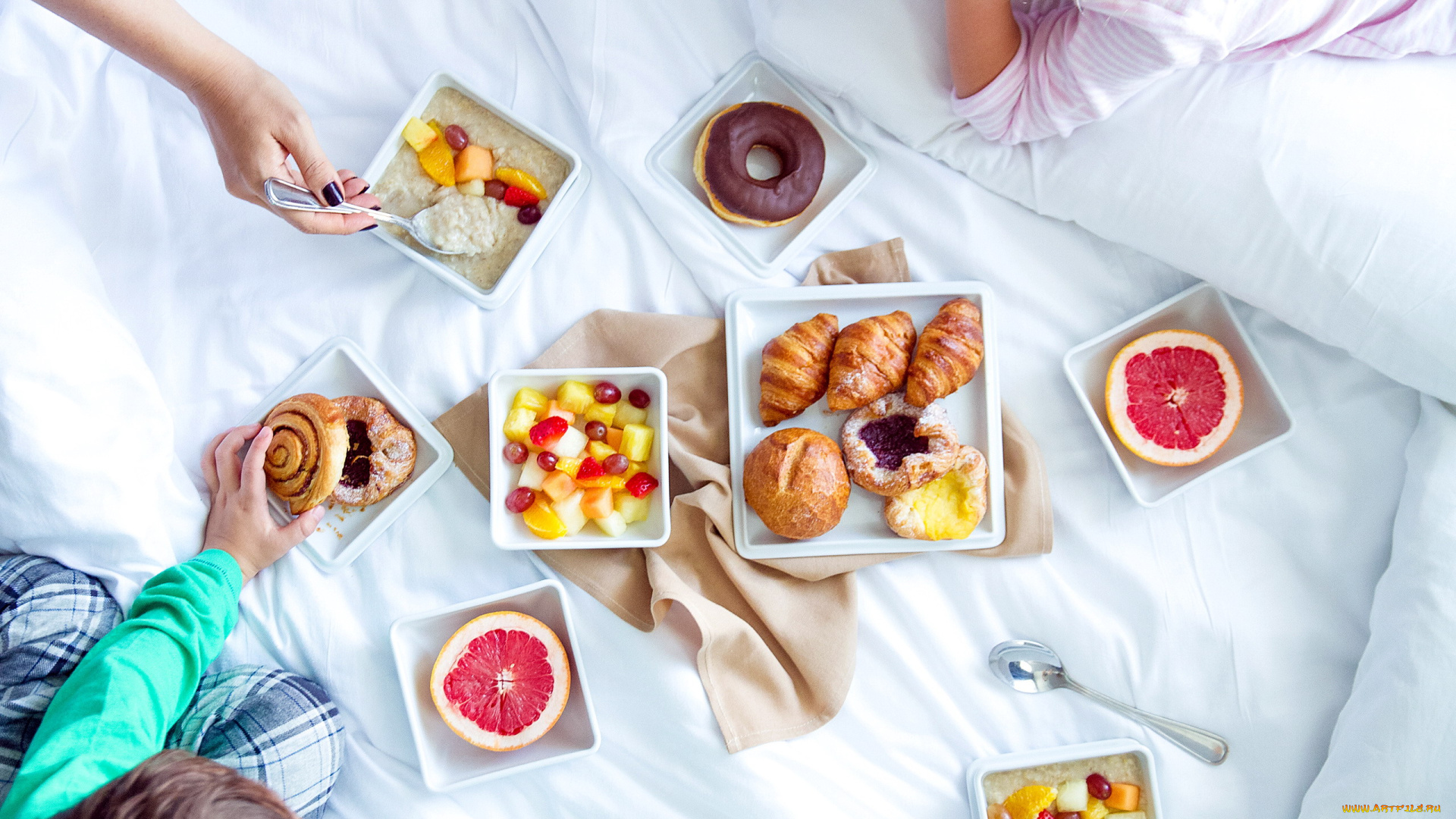 еда, разное, грейпфрут, круассаны, булочки