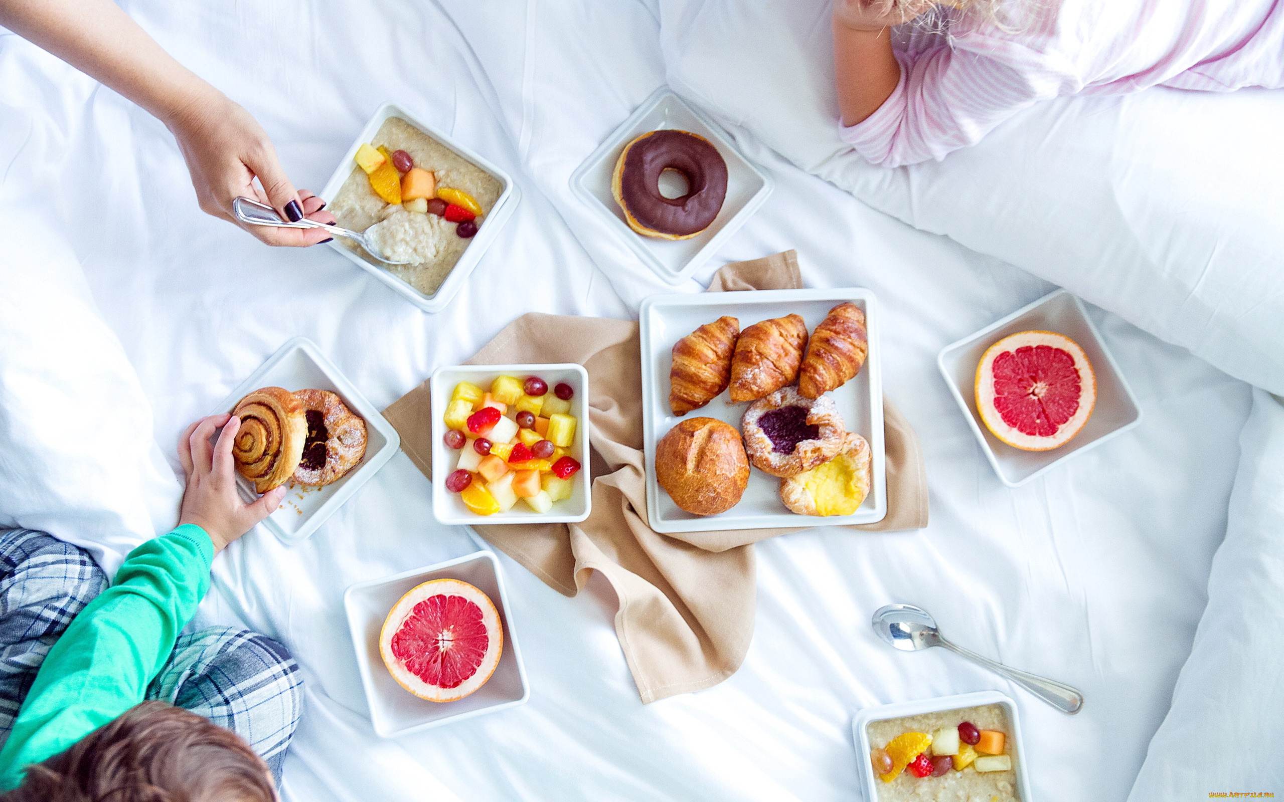 еда, разное, грейпфрут, круассаны, булочки