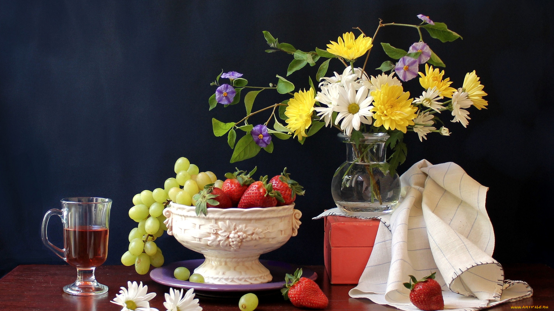 еда, натюрморт, букет, клубника, виноград, чашка