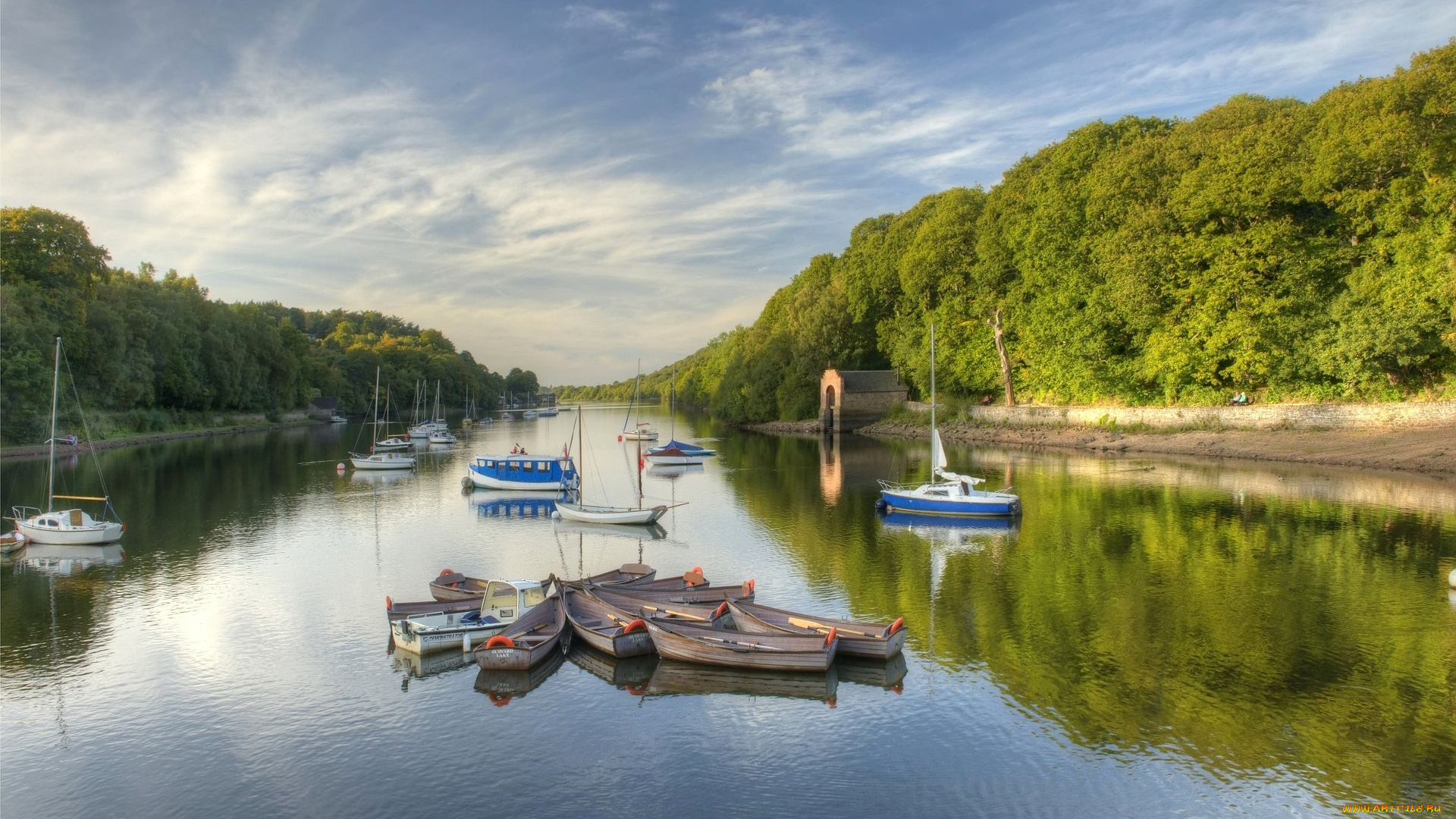 корабли, разные, вместе, река, яхты, лодки