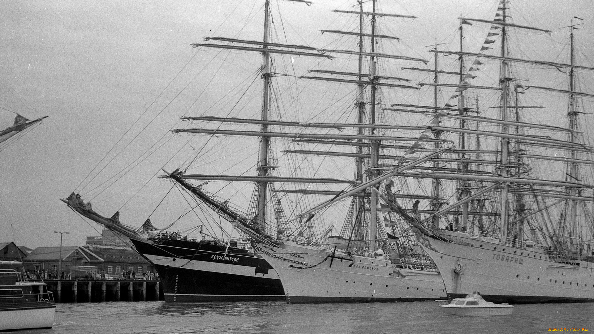 «крузенштерн», «dar, pomorza», «товарищ», на, рейде, портсмута, во, время, регаты, 1974, года, корабли, парусники, крузенштерн, dar, pomorza, товарищ, катер