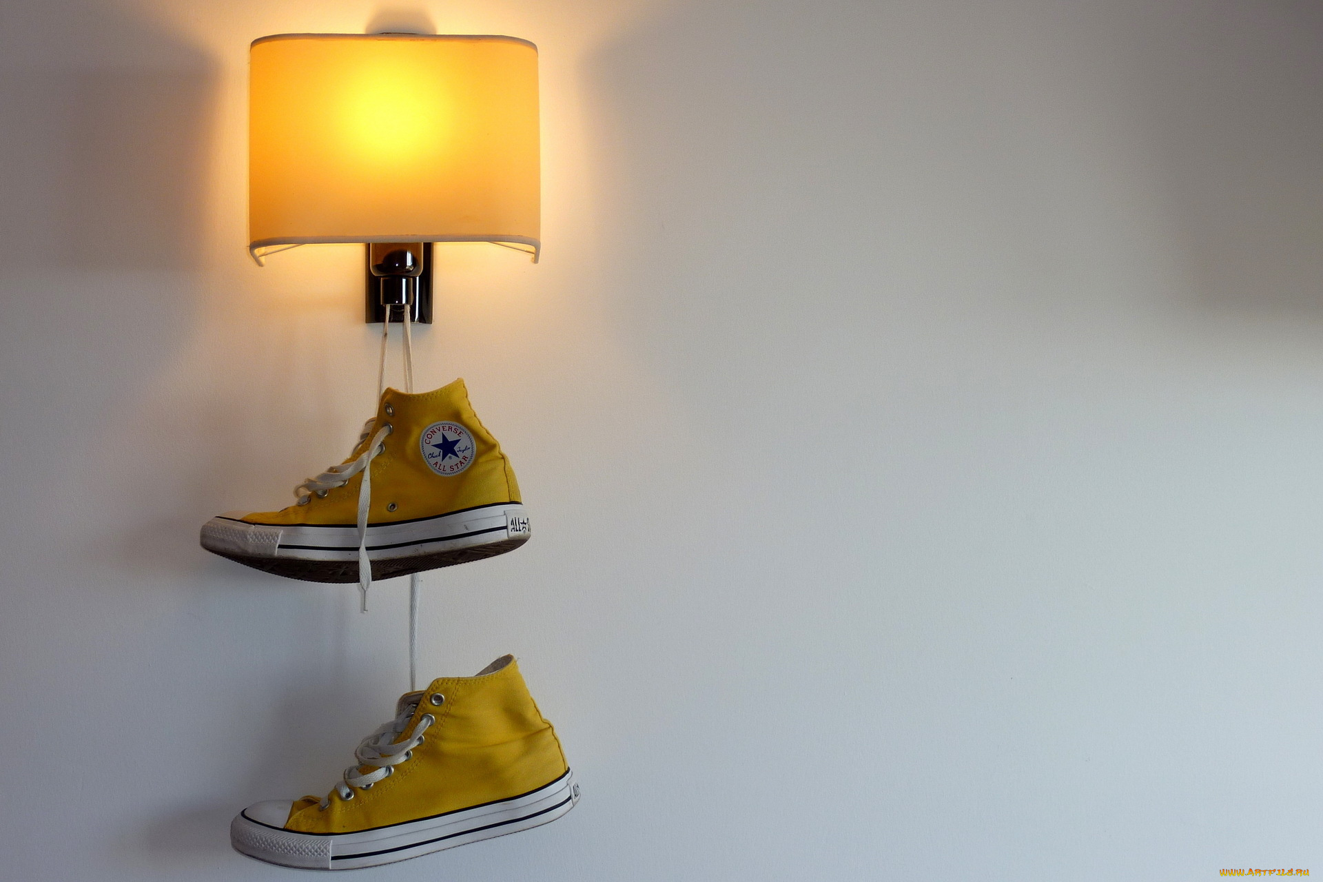 разное, осветительные, приборы, кеды, лампа, стена