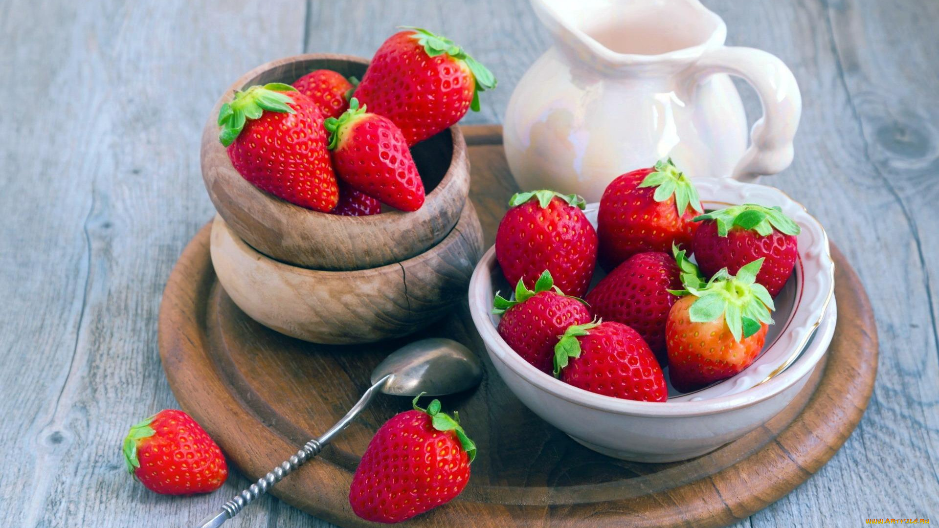 еда, клубника, , земляника, молочник, ложка, доска, миски, ягоды, посуда