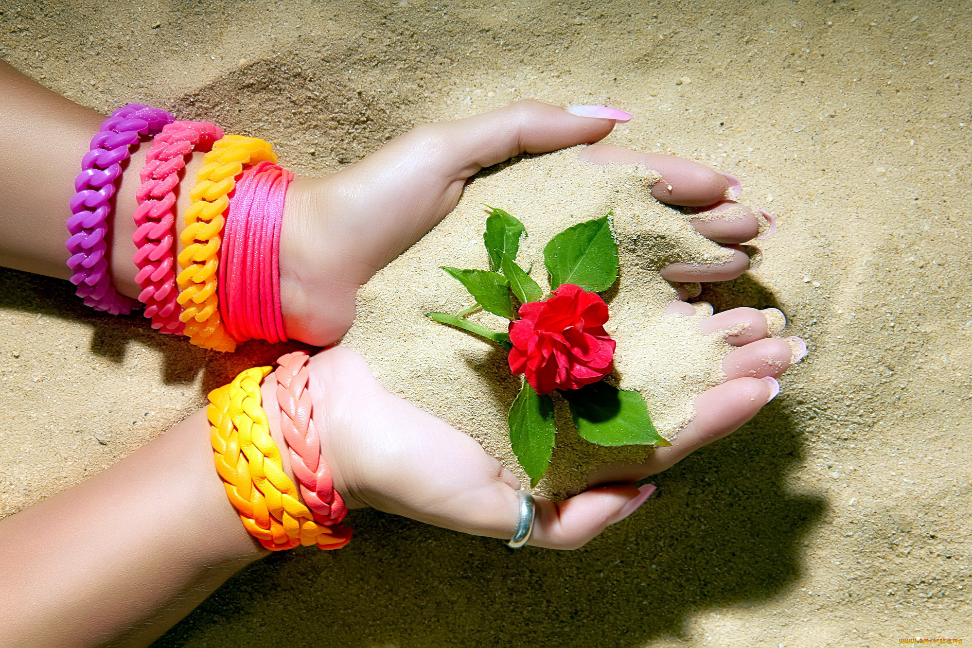 разное, руки, песок, роза, браслеты