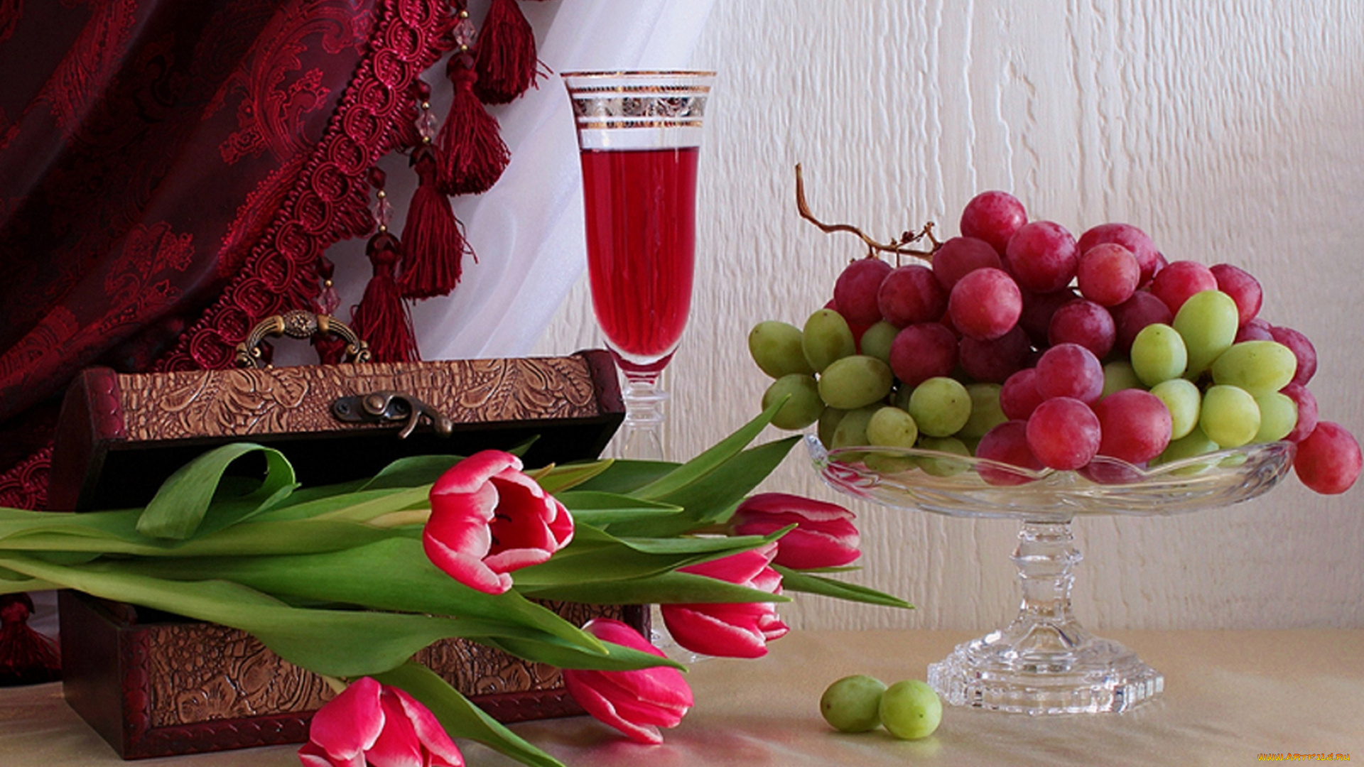 еда, виноград, ягоды, гроздь, вино, тюльпаны