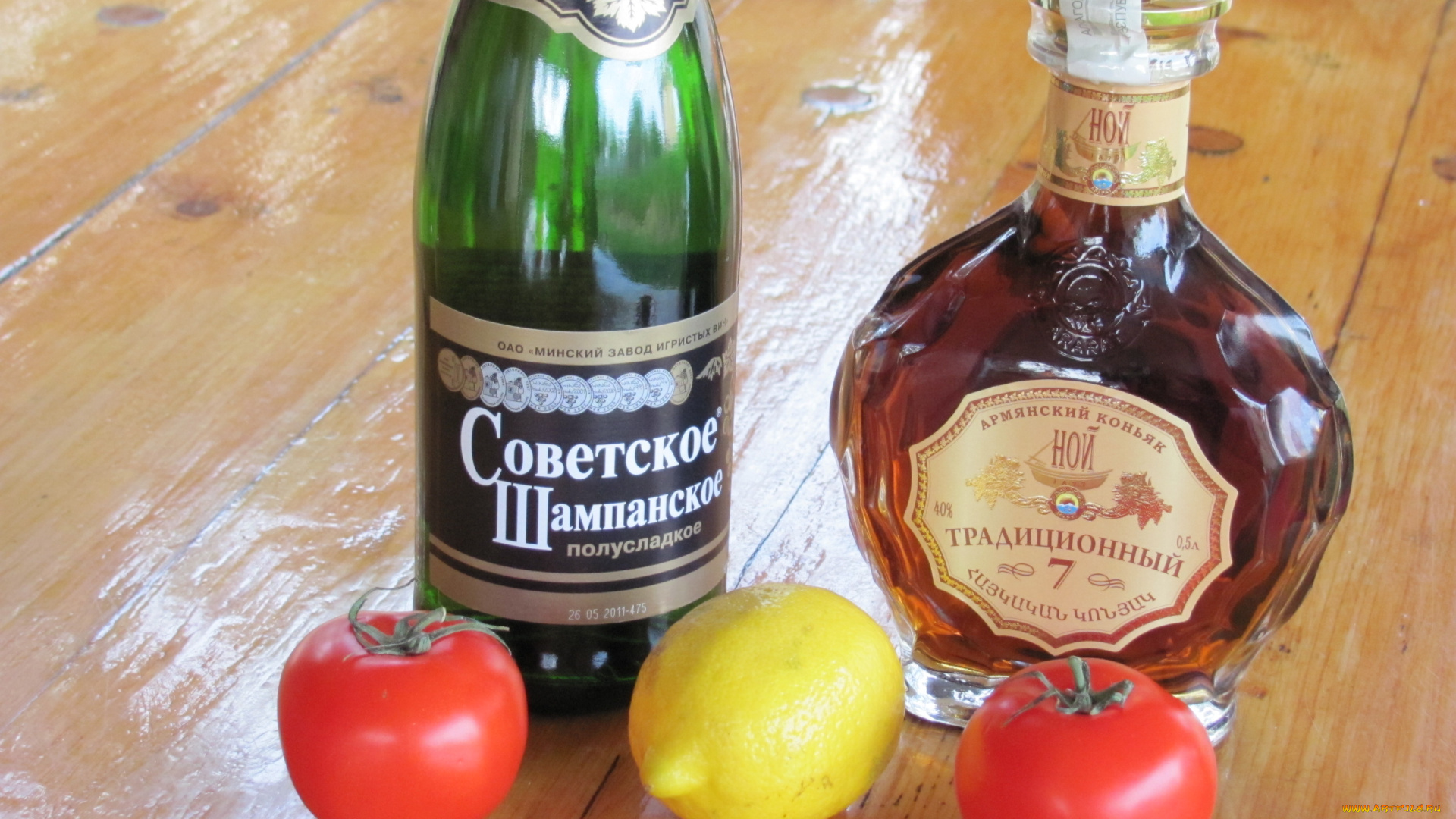 еда, натюрморт, помидоры, шампанское, коньяк, лимон