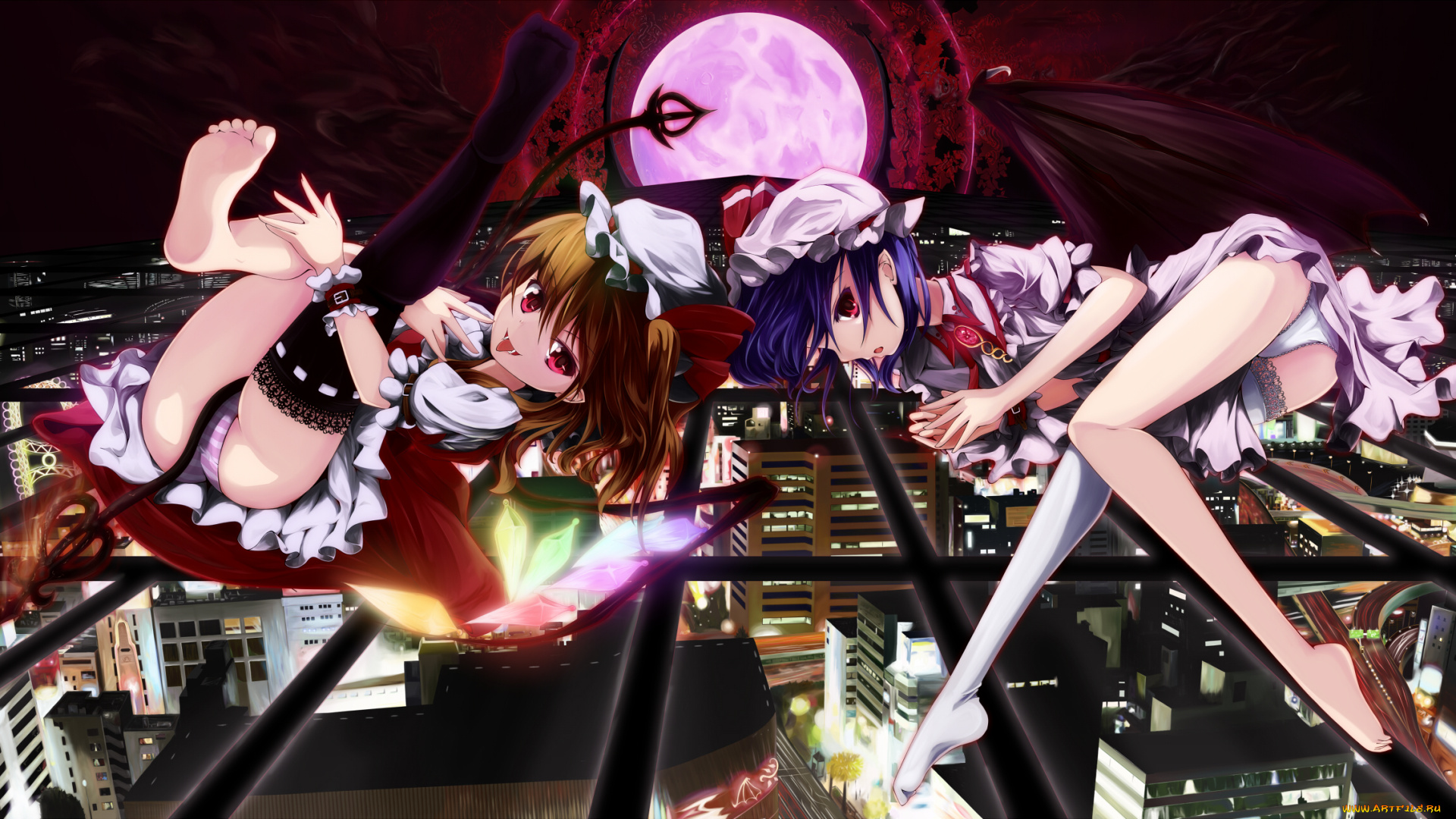 аниме, touhou, улицы, город, крылья, свет, фонарь, ilis, remilia, scarlet, кулон, платье, бант, шляпа, браслет, демон, девушки, крыша, flandre, луна, полнолуние, хвост, здания