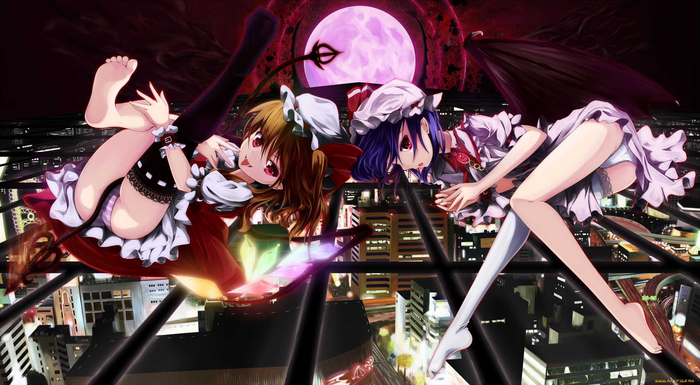 аниме, touhou, улицы, город, крылья, свет, фонарь, ilis, remilia, scarlet, кулон, платье, бант, шляпа, браслет, демон, девушки, крыша, flandre, луна, полнолуние, хвост, здания