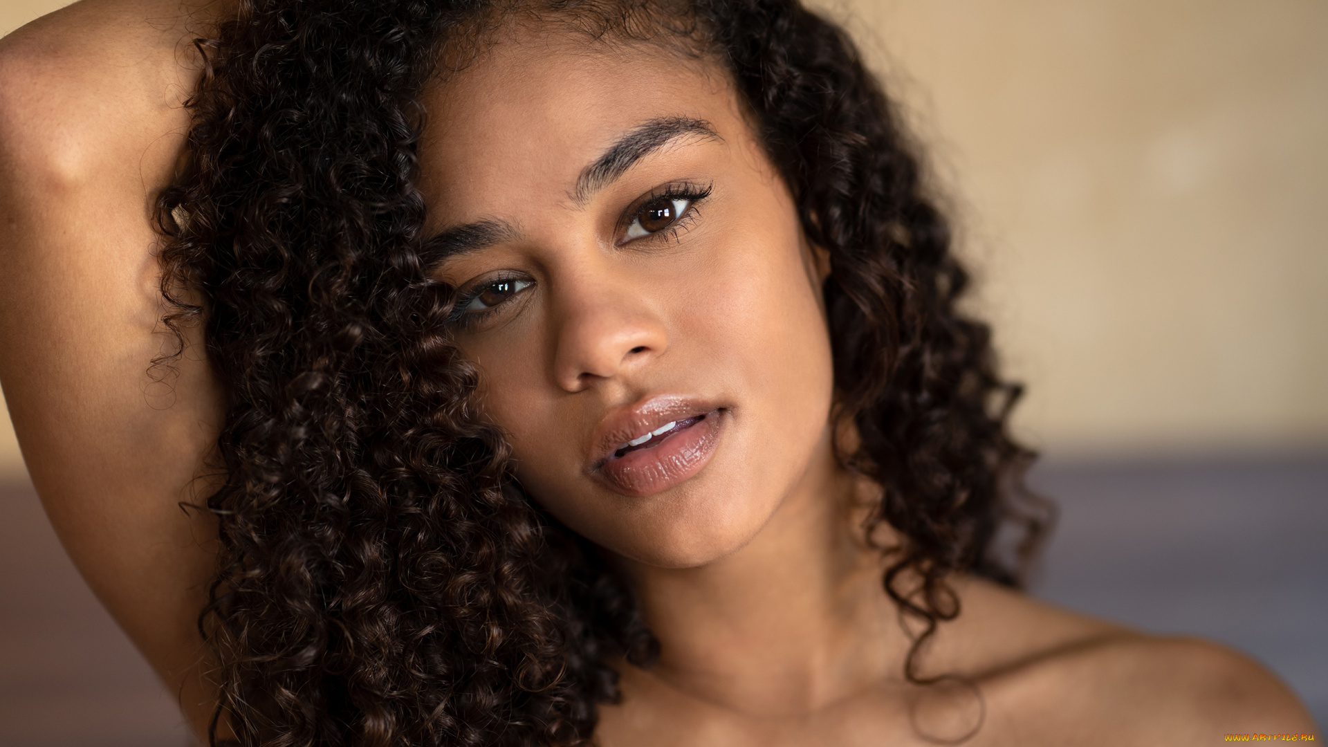 scarlit, scandal, девушки, scarlit, scandal, портрет, лицо, причёска, девушка, модель, брюнетка, мулатка, темнокожая, чернокожая, красотка, флирт