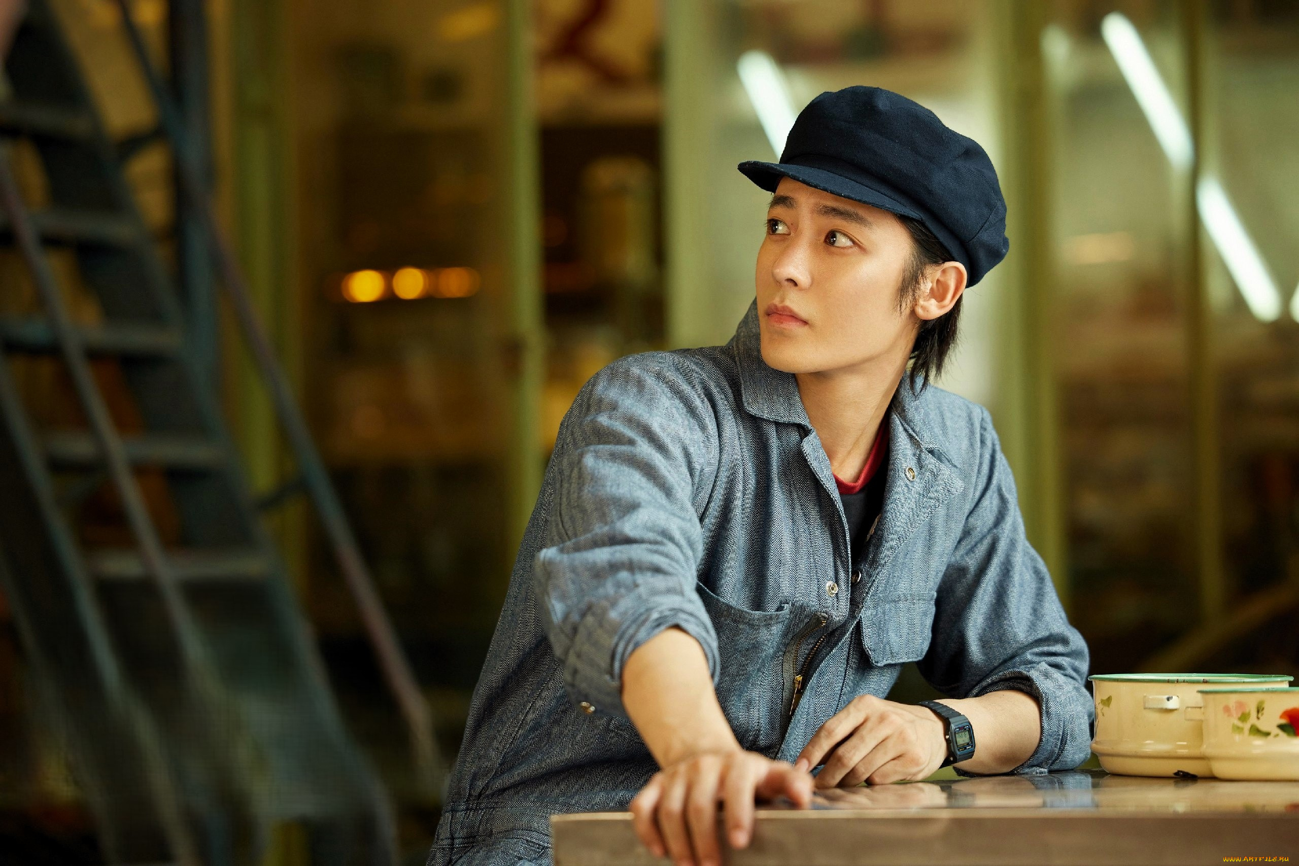 кино, фильмы, young, babylon, парень, кепка, роба, стол, лестница