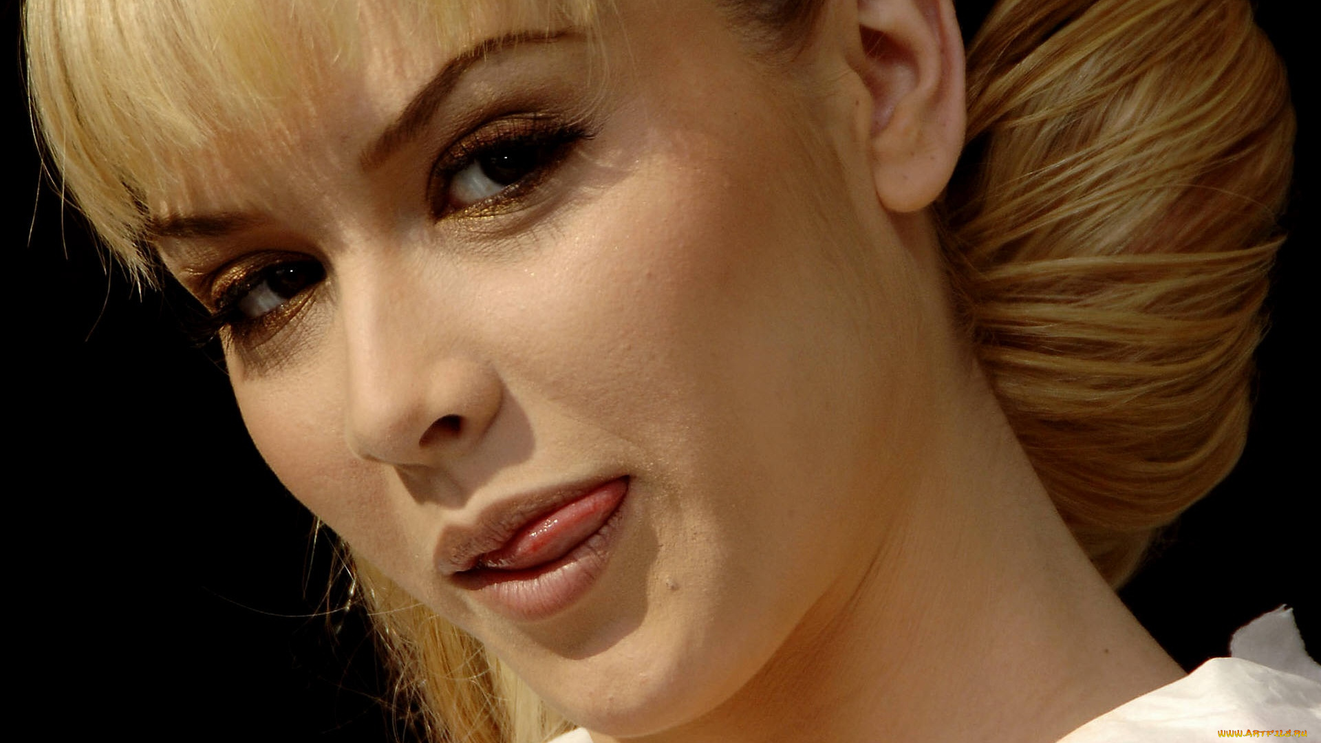 Tara, Conner, девушки