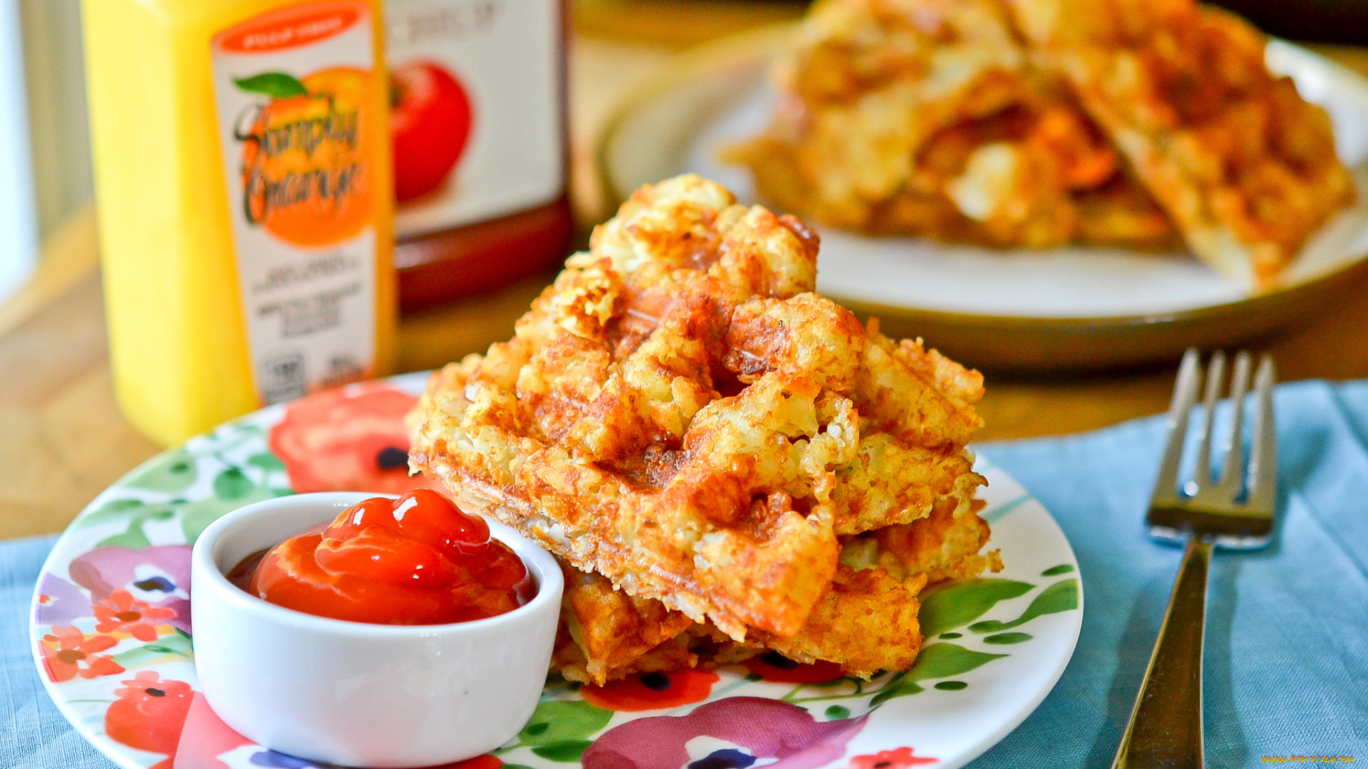 hash, brown, waffles, еда, блины, оладьи, кетчуп, соус, картофельные, вафли, вилка, тарелка