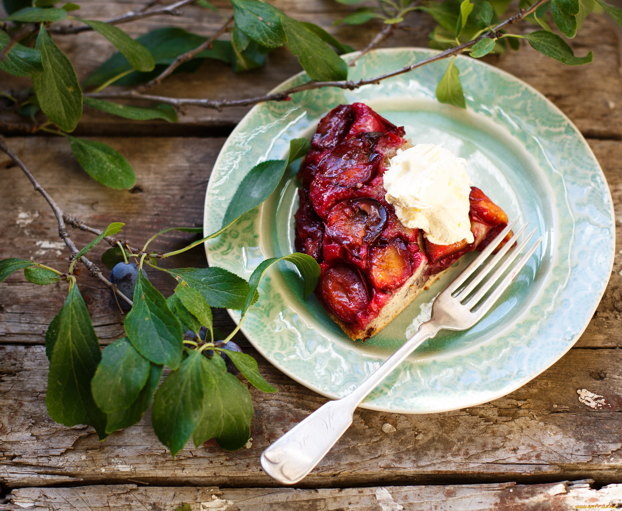 еда, пироги, пирог, сливы, ветка, листья, вилка, тарелка