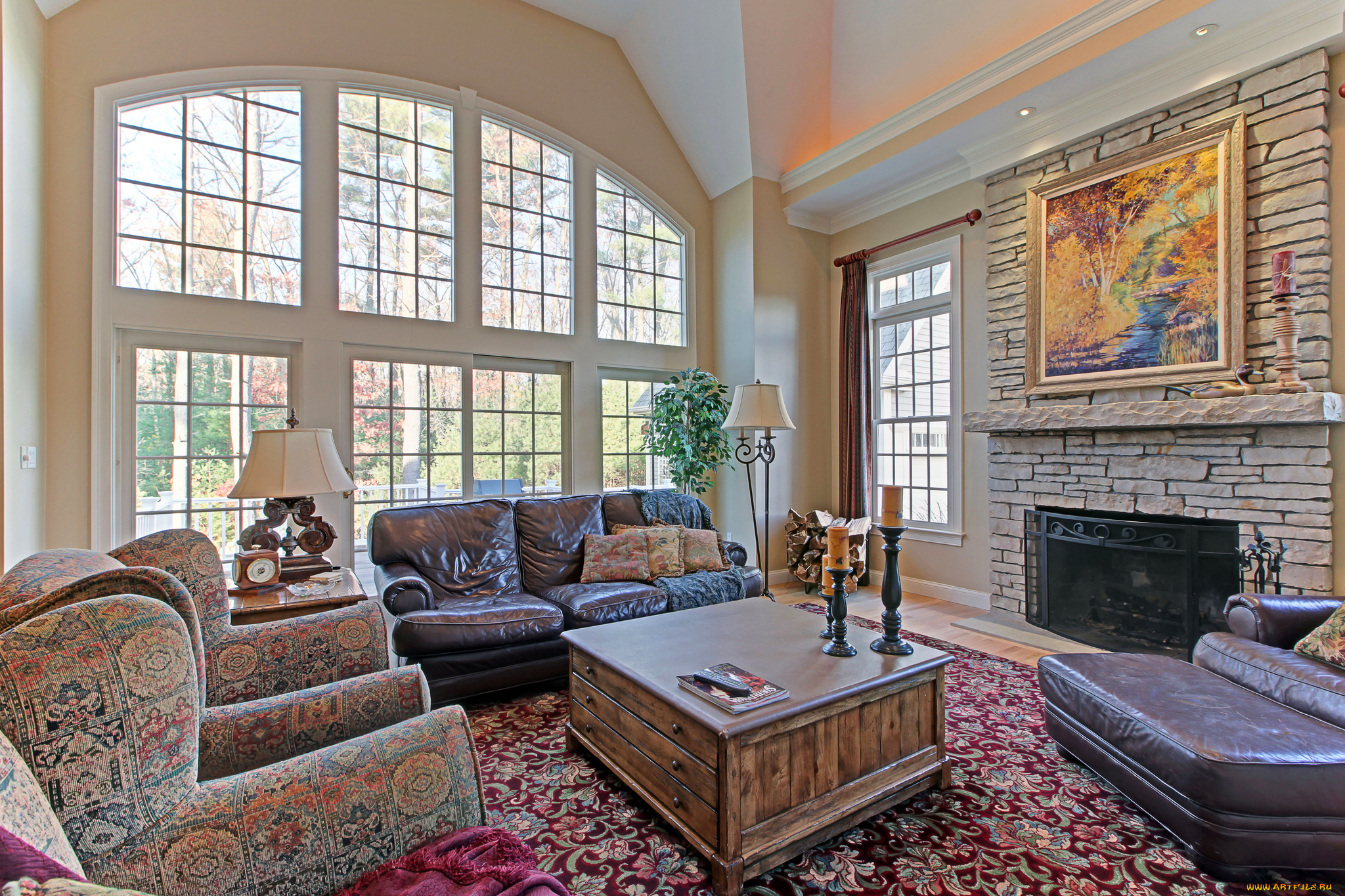 интерьер, гостиная, камин, диваны, свечи, картина