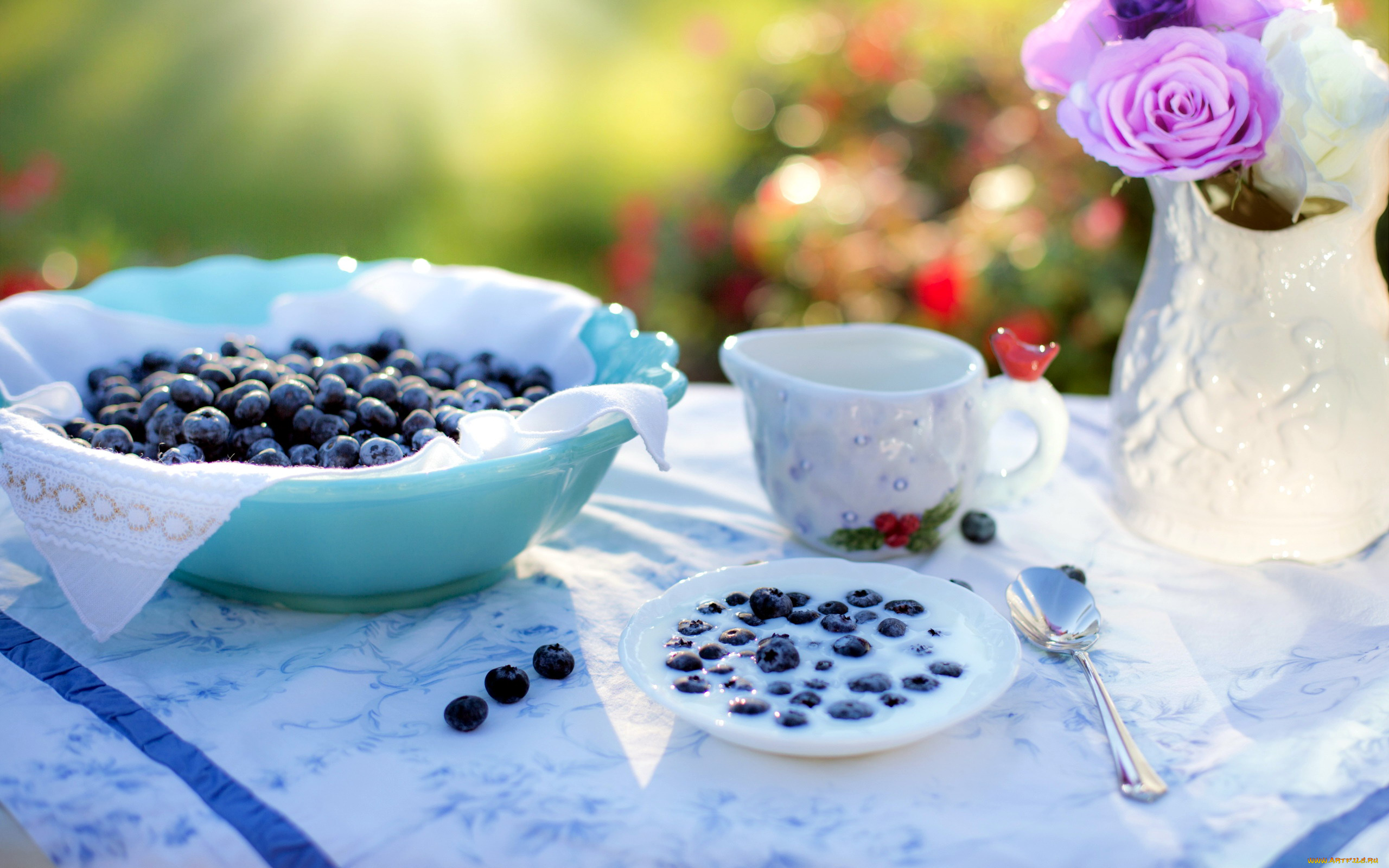 еда, голубика, , черника, букет, розы, десерт, молоко, черника