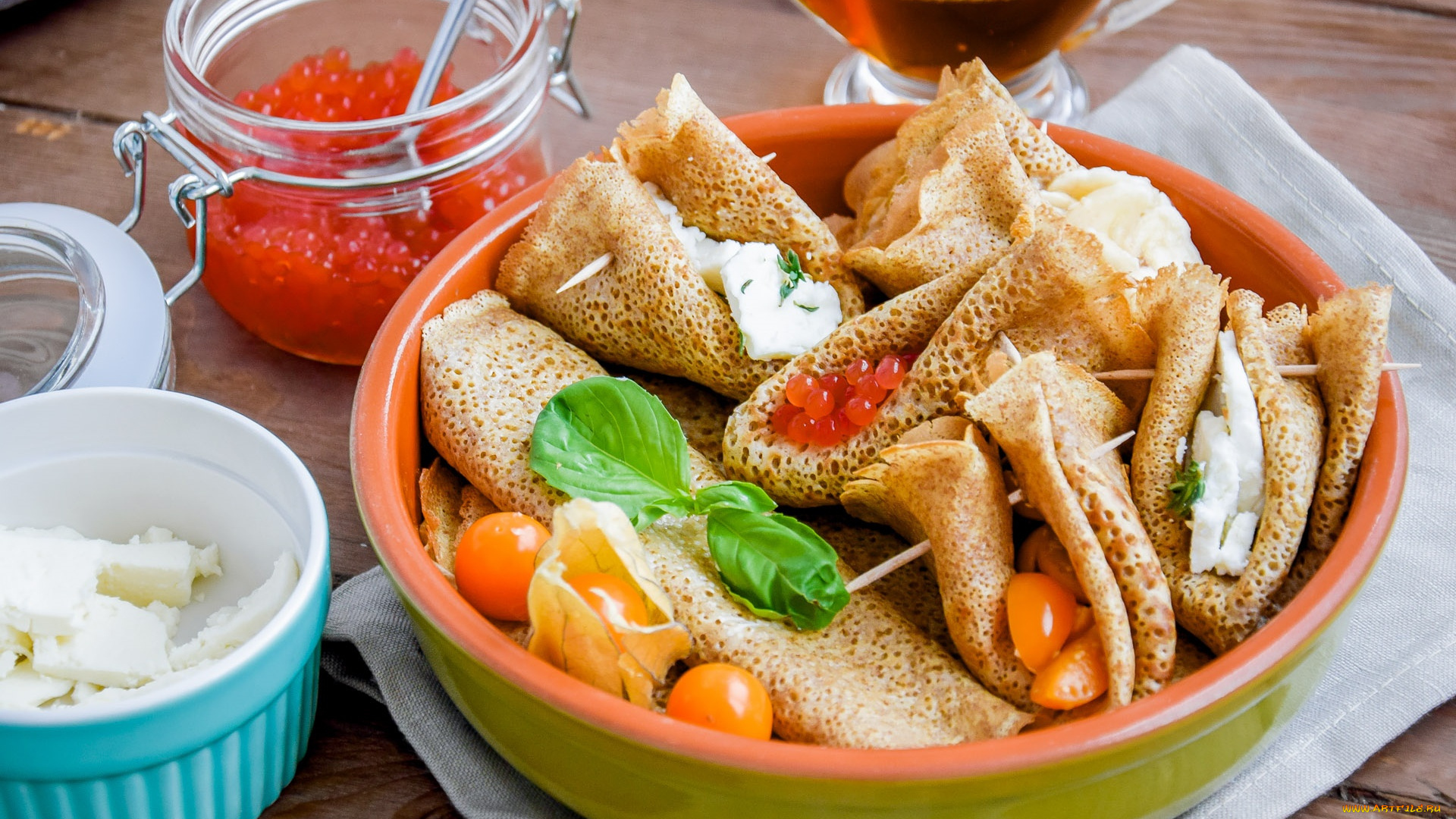 еда, блины, , оладьи, мята, сыр, икра, базилик, физалис