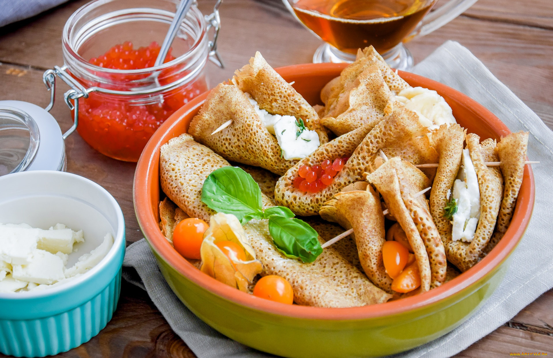 еда, блины, , оладьи, мята, сыр, икра, базилик, физалис