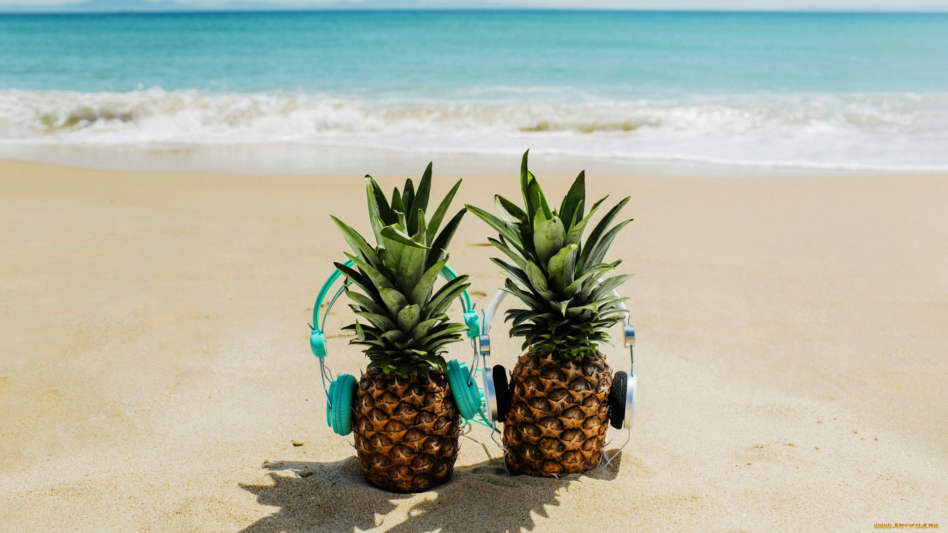 еда, ананас, наушники, пляж