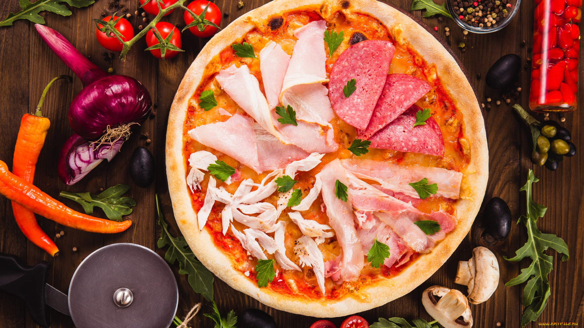 еда, пицца, ветчина, курица, лук, томаты, грибы, перец, колбаса, помидоры