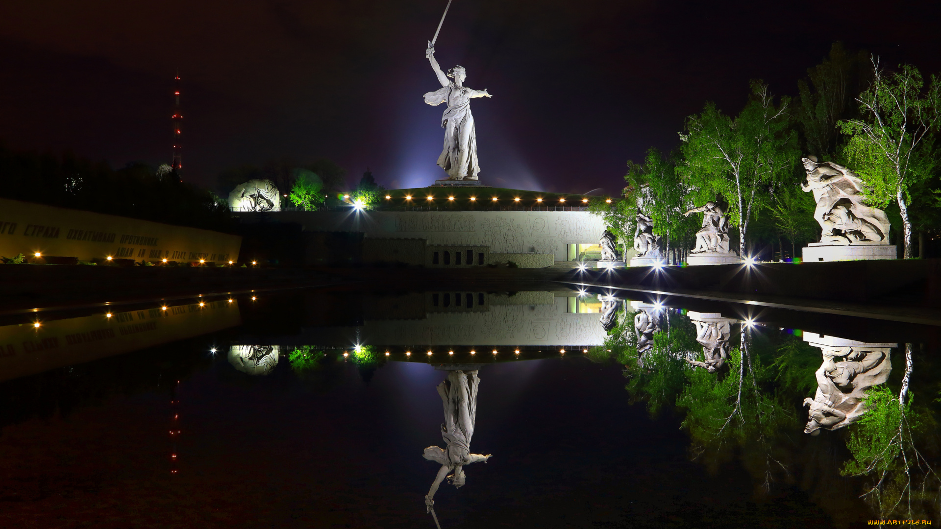 родина-мать, города, волгоград, , россия, отражение, берёзы, деревья, памятник, ночь, небо, фонари, статуя, город, мамаев, курган, победа, мемориал, монумент, волгоград, меч, вучетич, ссср
