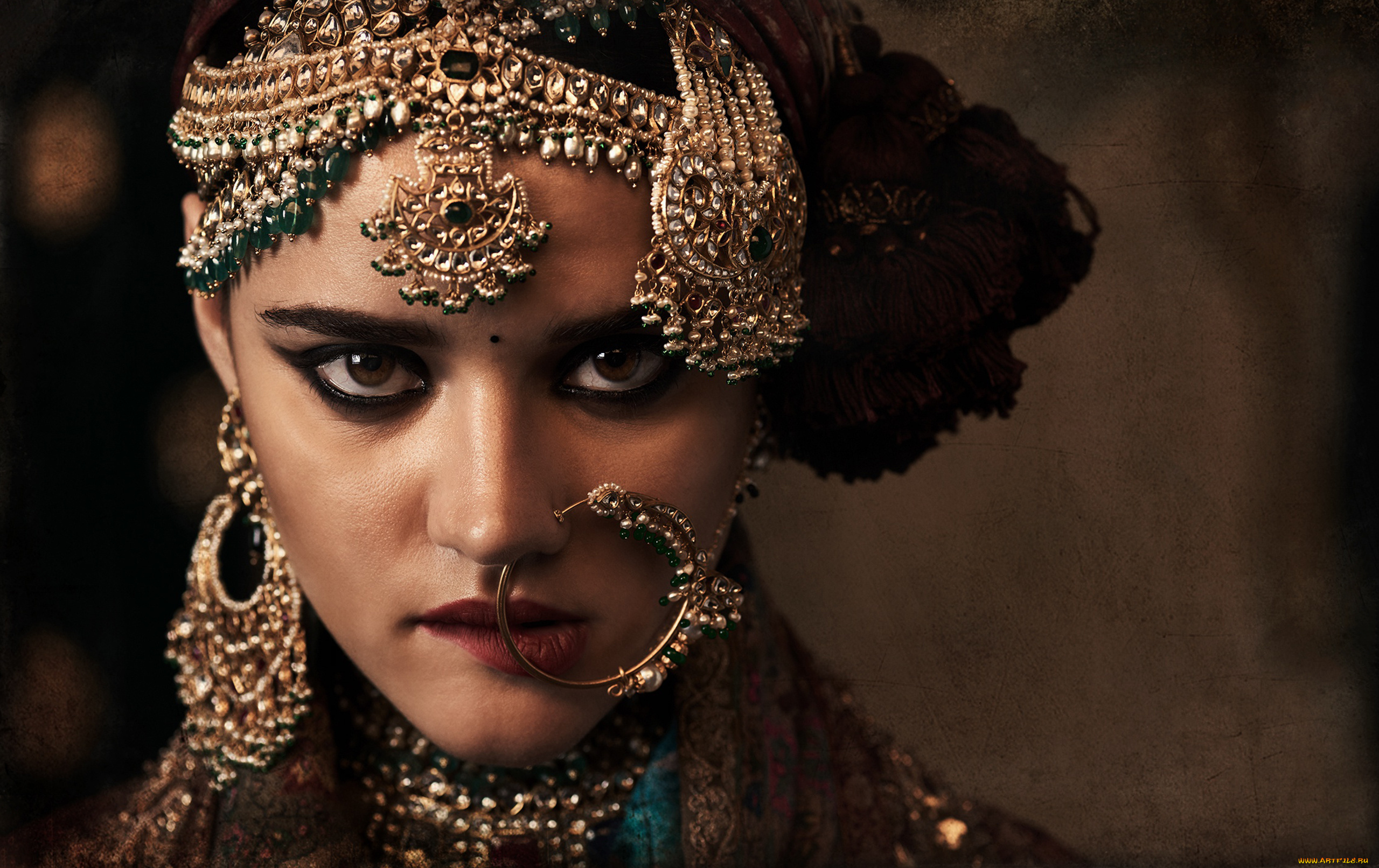 sabyasachi, mukherjee, девушки, sabyasachi, mukherjee, bollywood, индианка, девушка, брюнетка, красавица, актриса, поза, украшения, драгоценности, индия, макияж, лицо