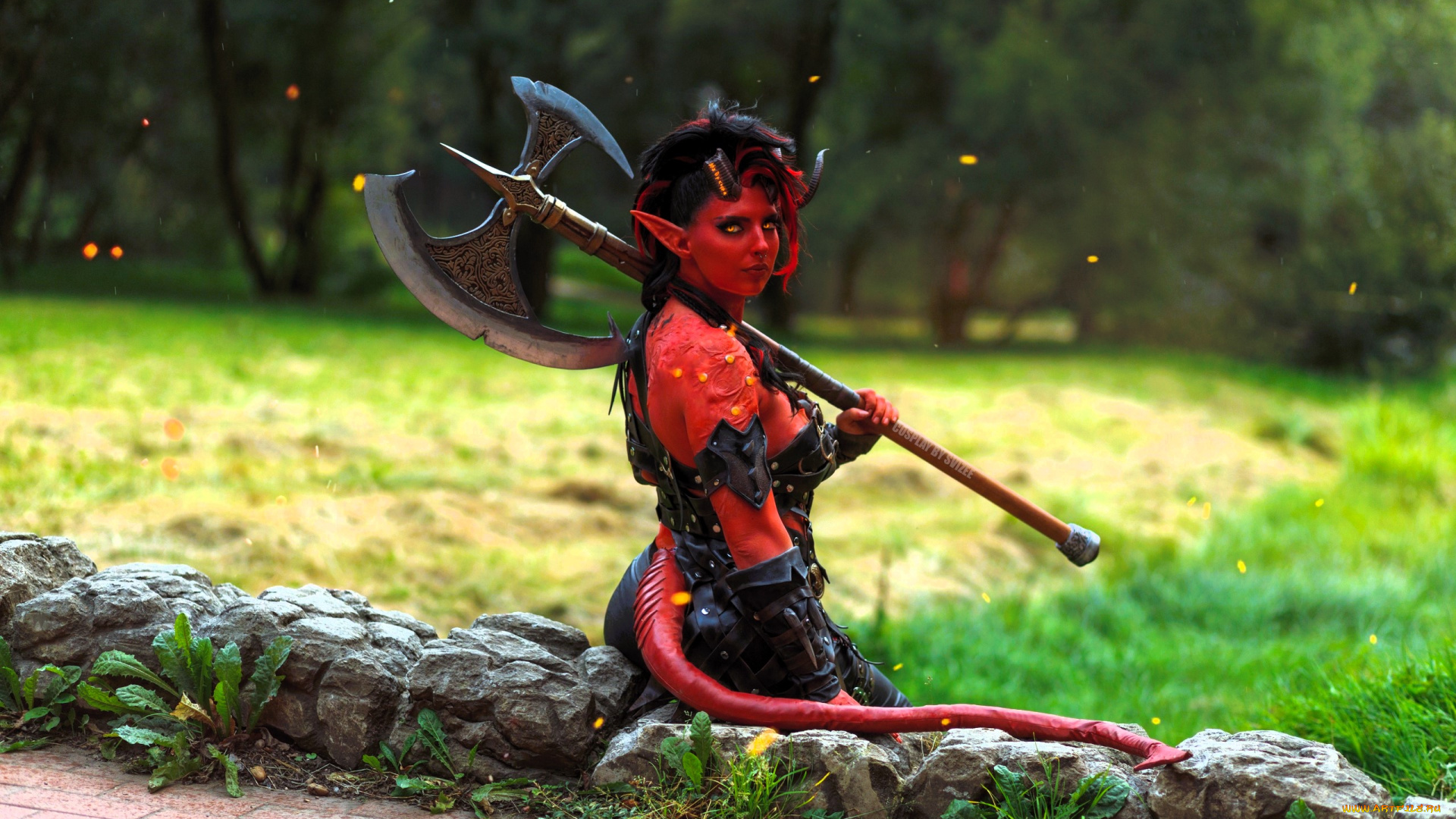 svizee, девушки, анастасия, волкова, , образ, косплей, наряд, костюм, хвост, рога, демонесса, топор, трава, поляна, лес, искры